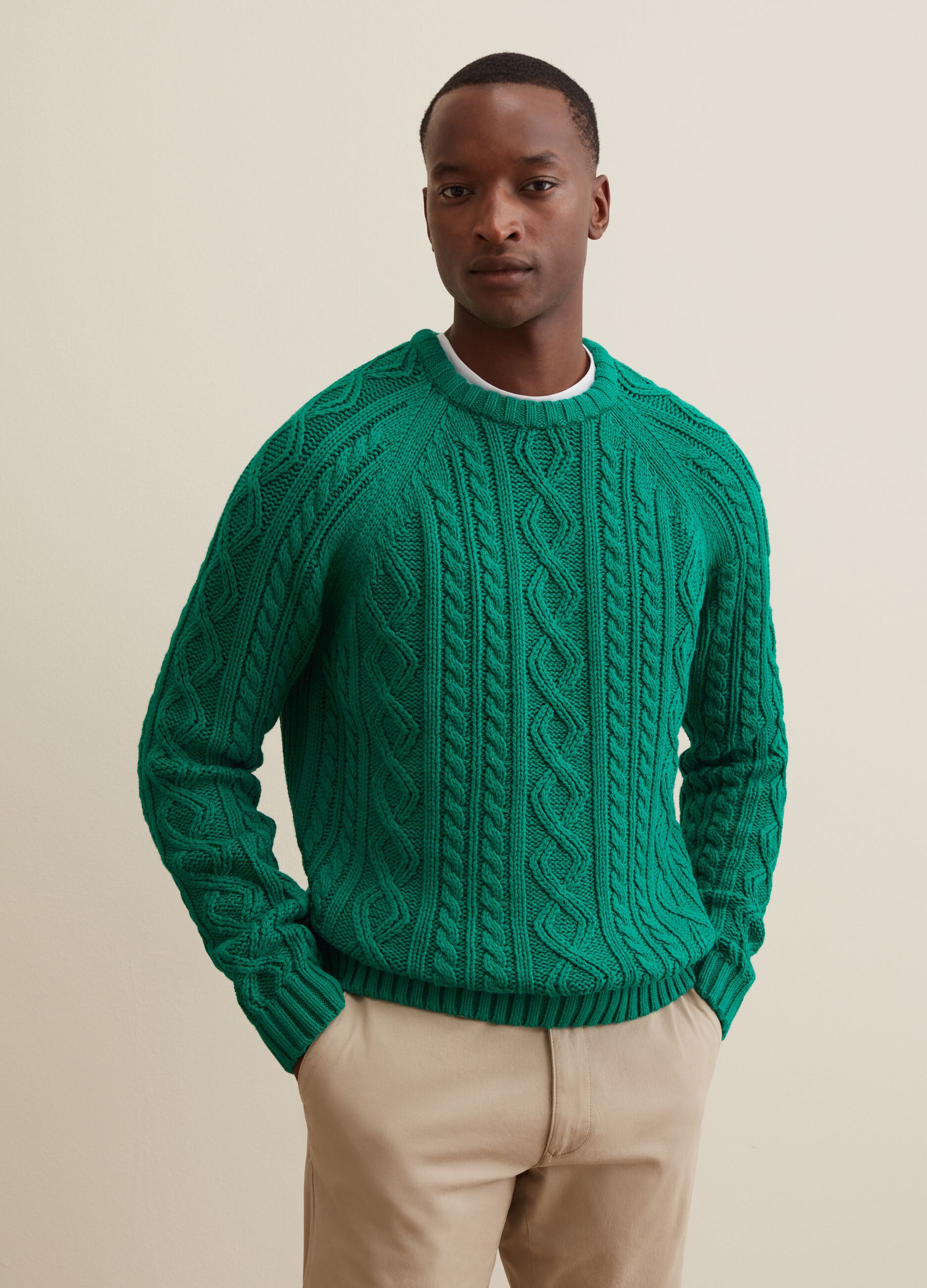 Pullover with raglan sleeves