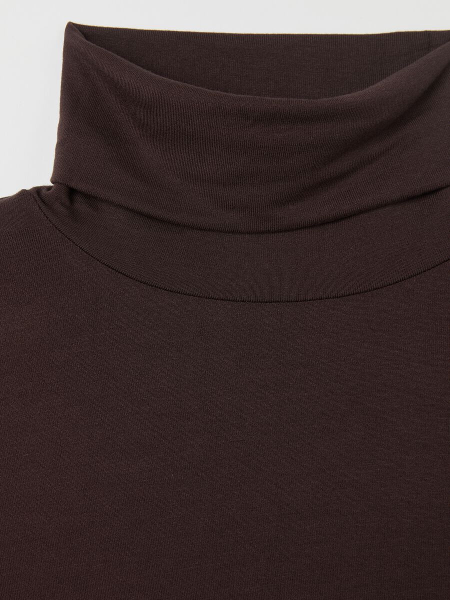 Long-sleeved T-shirt with high neck_1