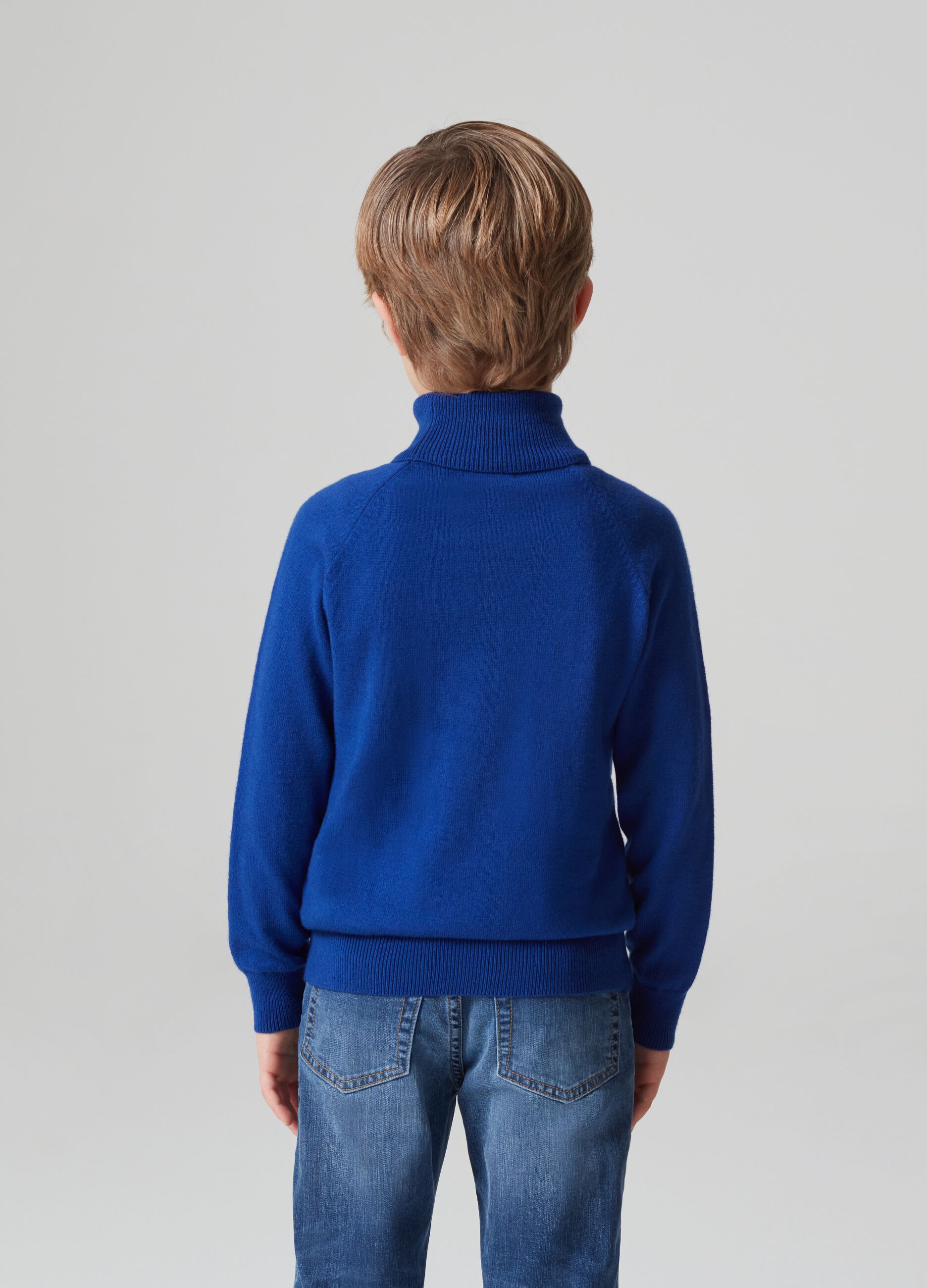 Turtleneck jumper with raglan sleeves