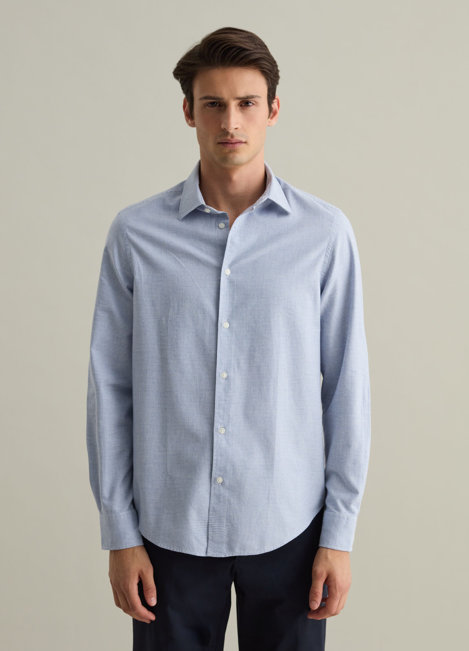 Contemporary slim-fit shirt with micro check pattern