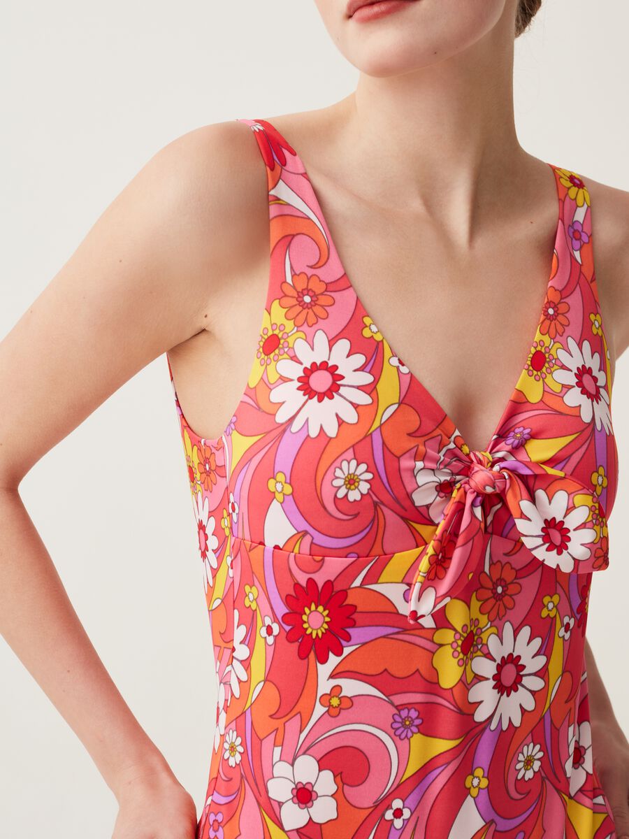 One-piece swimsuit with floral print_3
