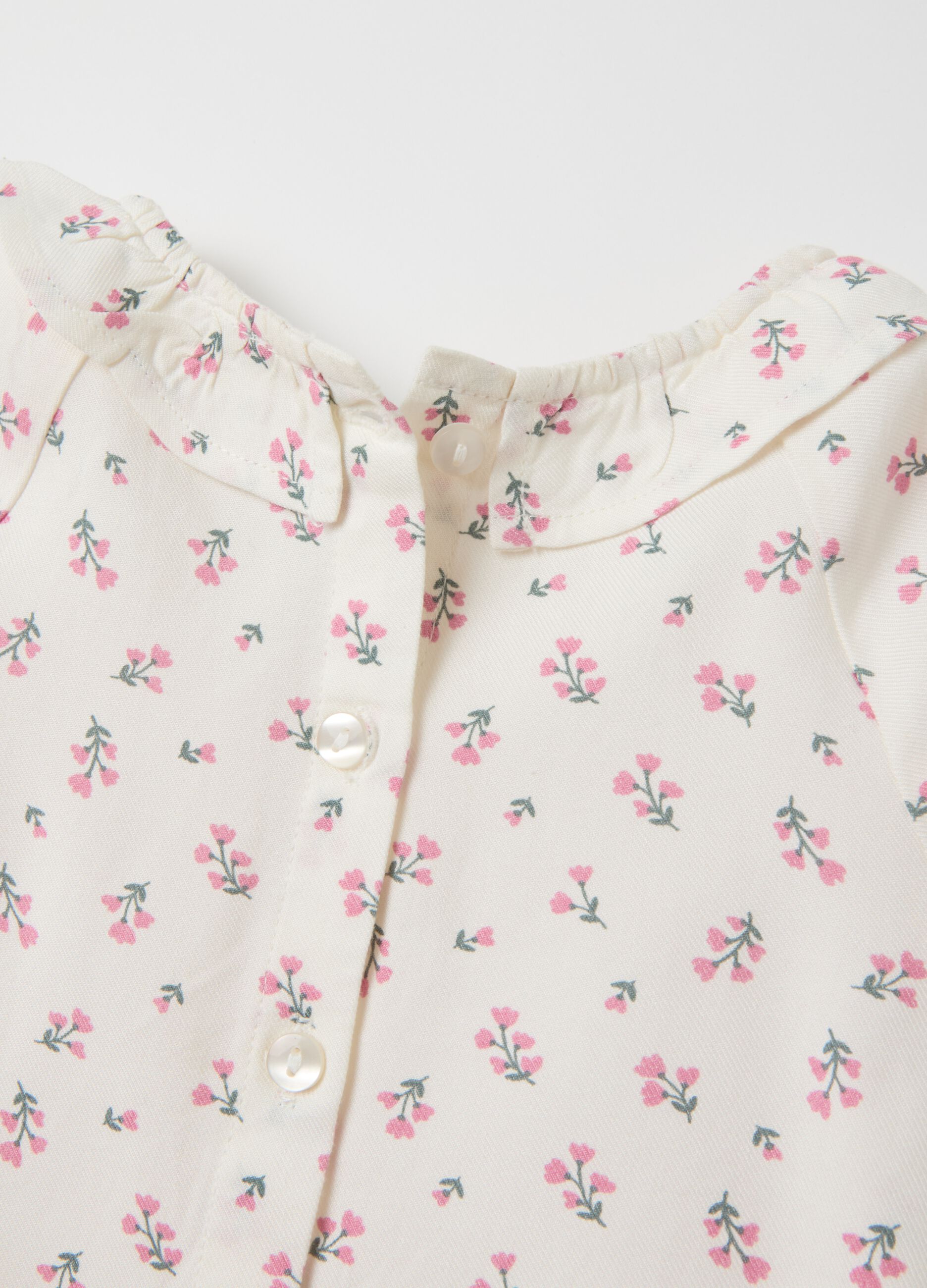 Blusa floreale con colletto a fiore