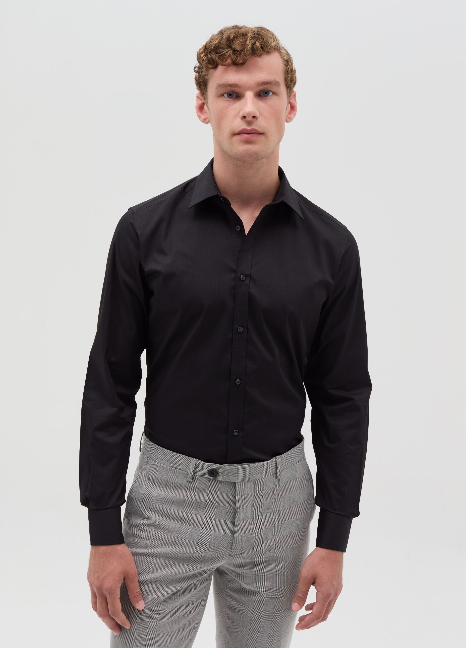 Slim-fit shirt with cut-away collar