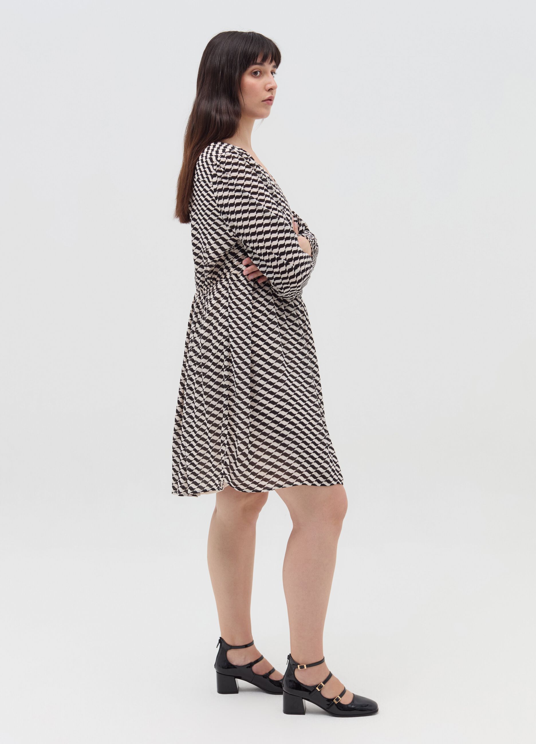 Curvy short dress in viscose with pattern