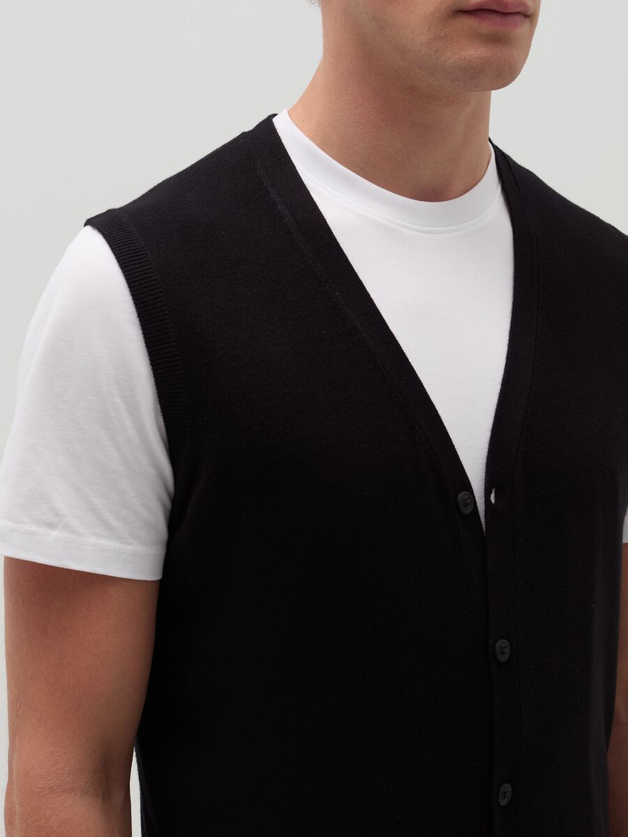 Gilet with V neck_2