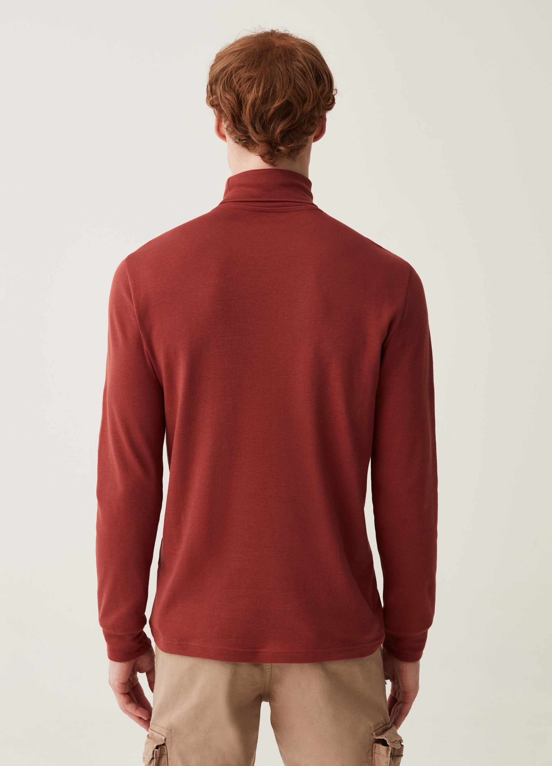 T-shirt with long sleeves and high neck