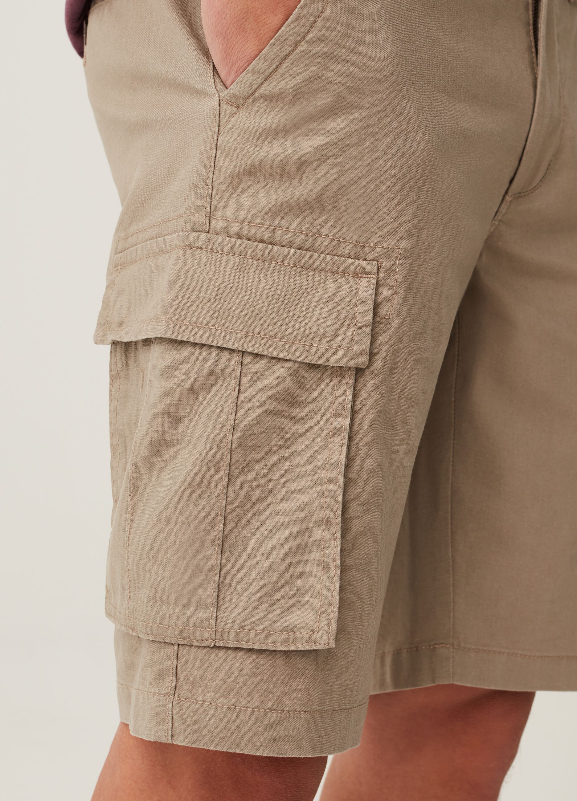 Cargo Bermuda shorts in linen and cotton