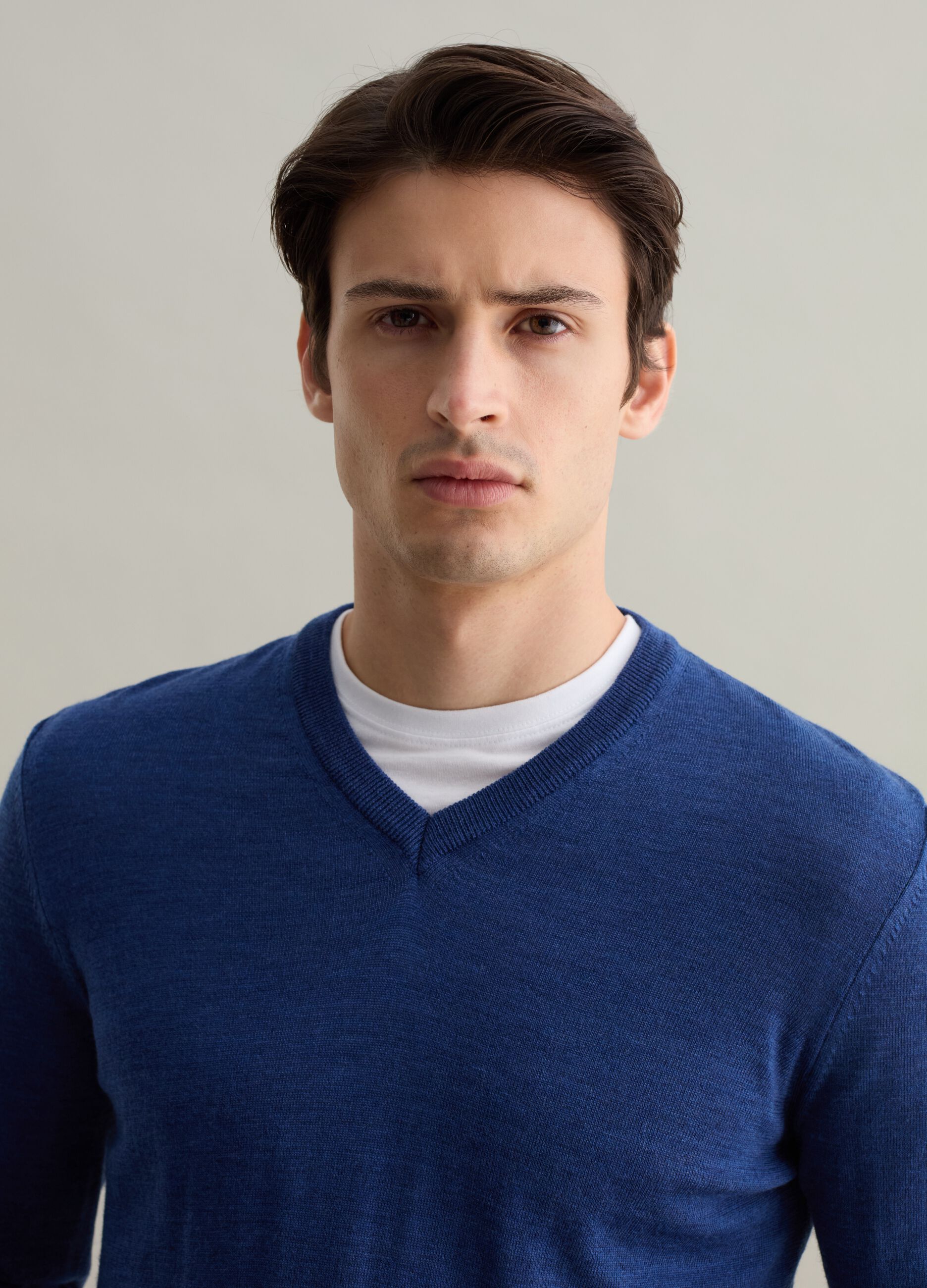 Merino wool pullover with V neck