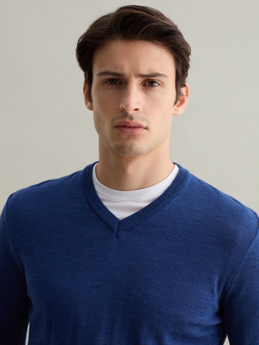 Merino wool pullover with V neck_2