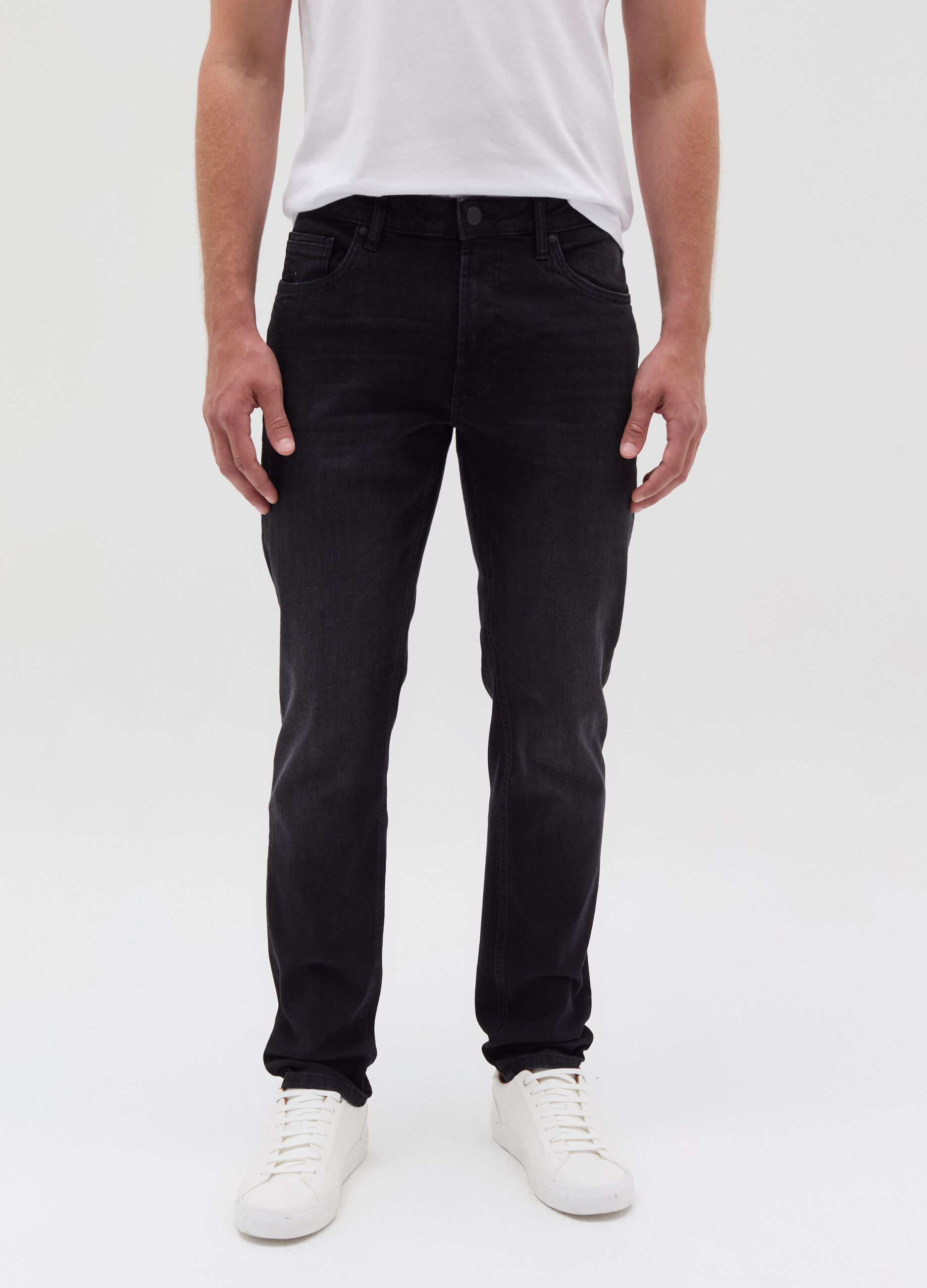 Slim-fit jeans with five pockets