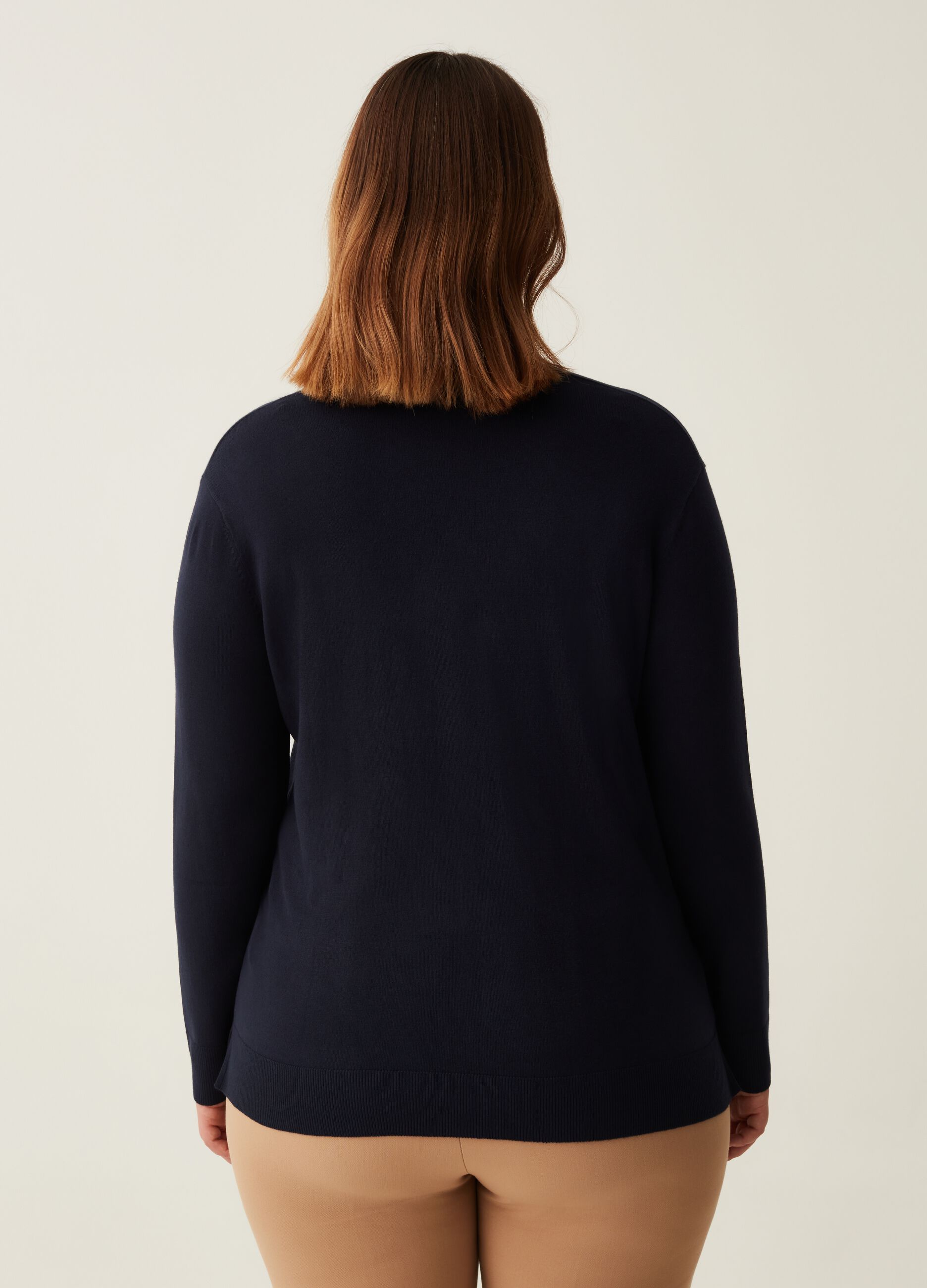 Curvy long-sleeved top with splits