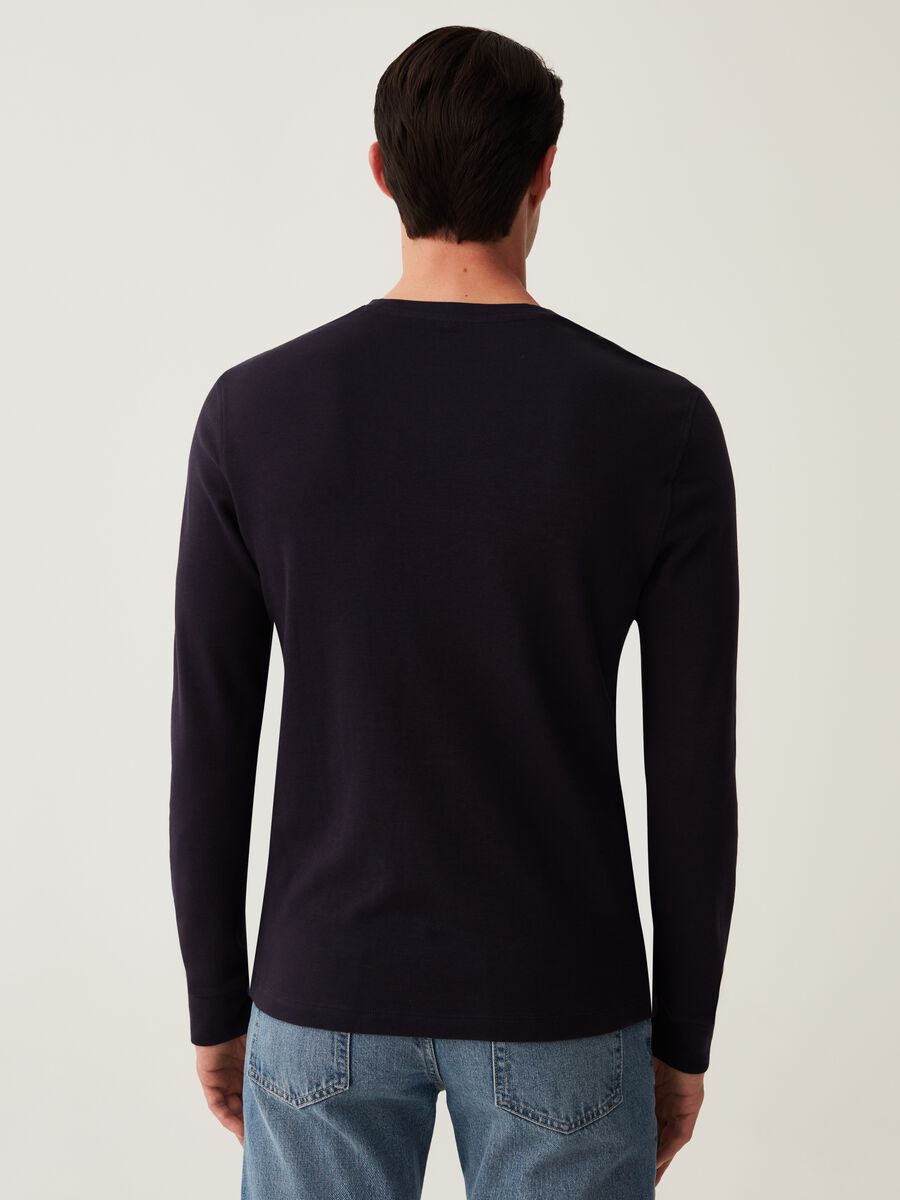 Long-sleeved T-shirt with V neck_2