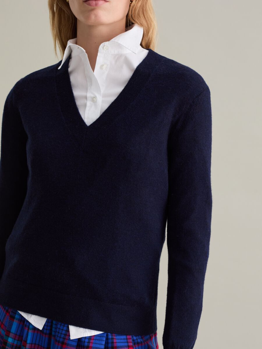 V-neck pullover in wool_3