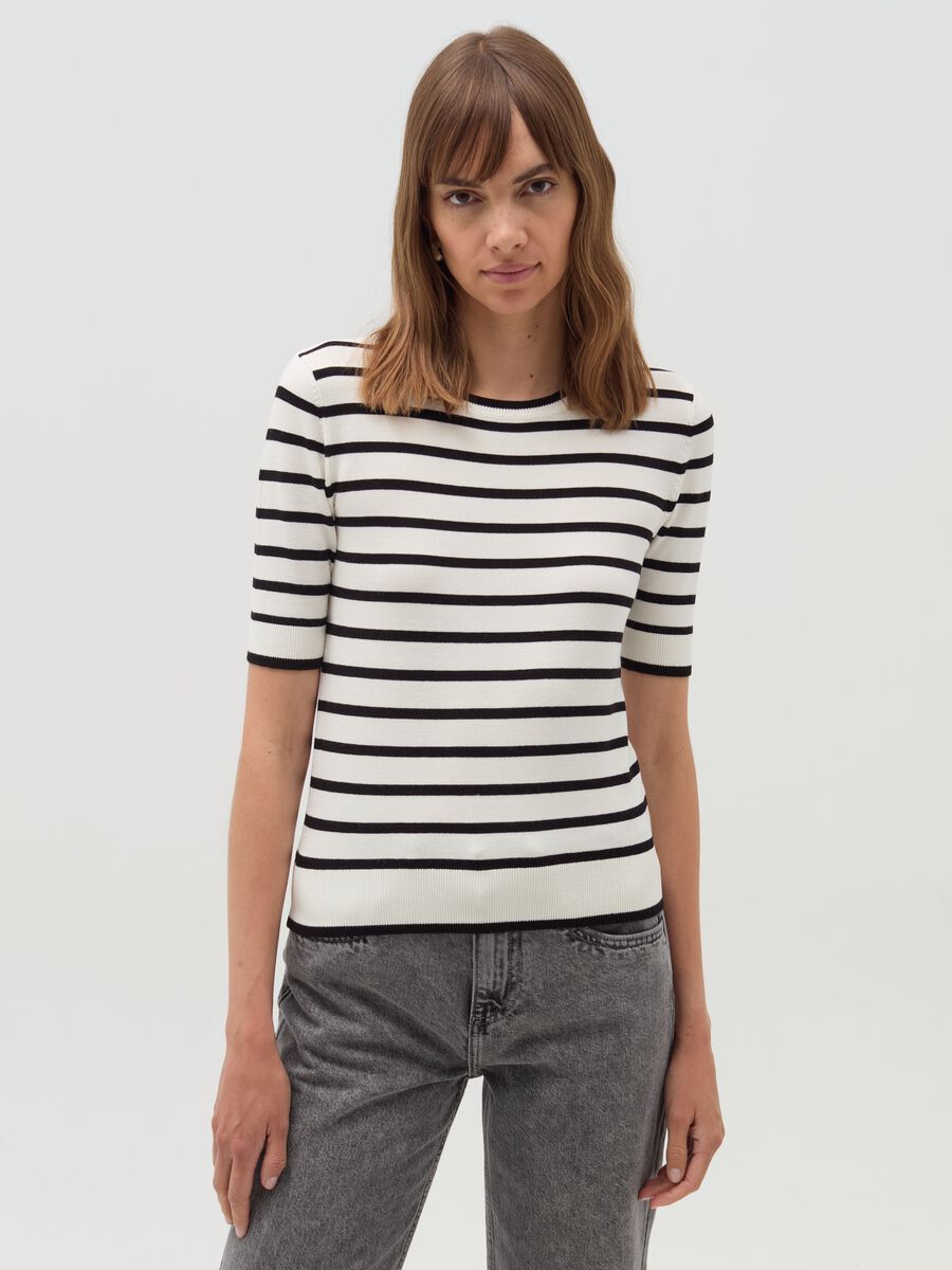 Short-sleeved top with striped pattern_1