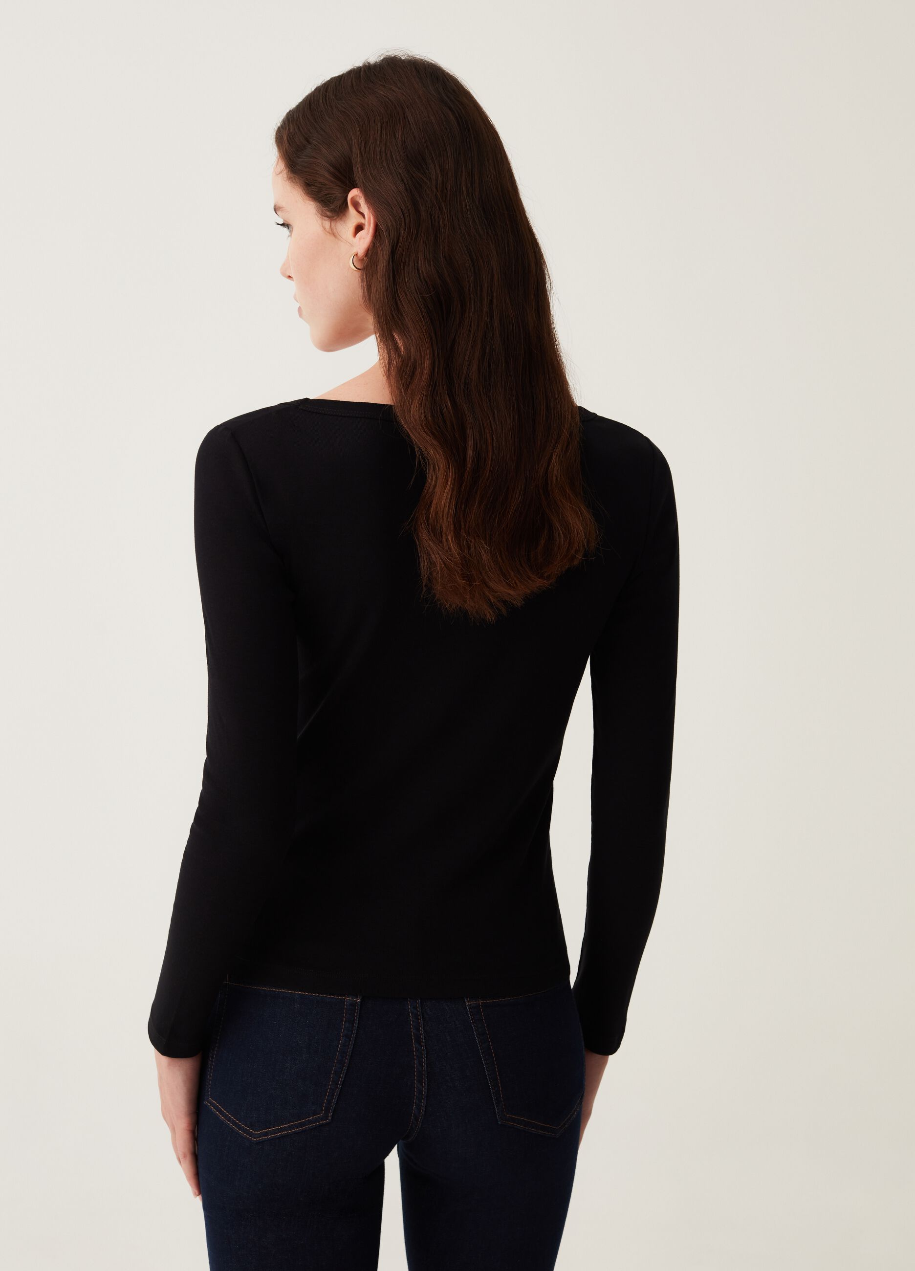 Long-sleeved T-shirt with square neck