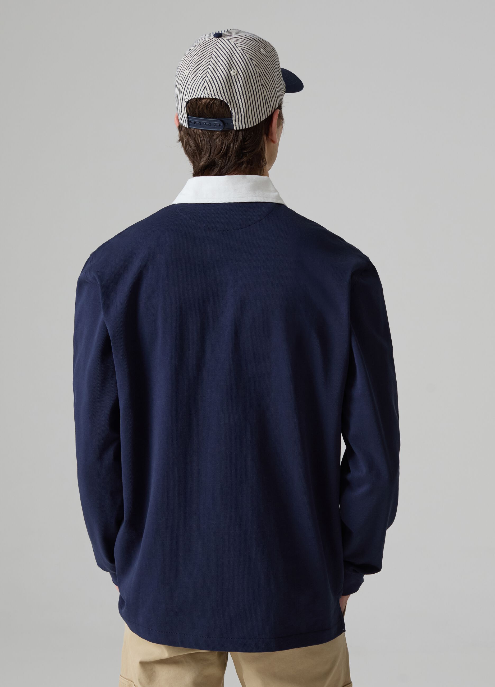 Long-sleeved polo shirt with contrasting collar