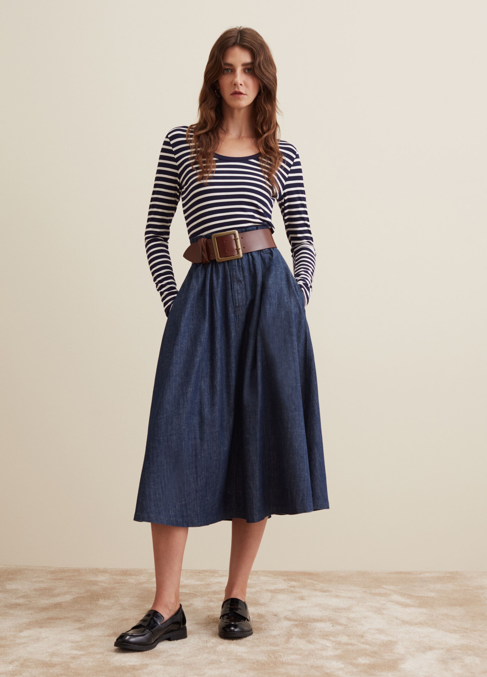 Full skirt in denim with belt