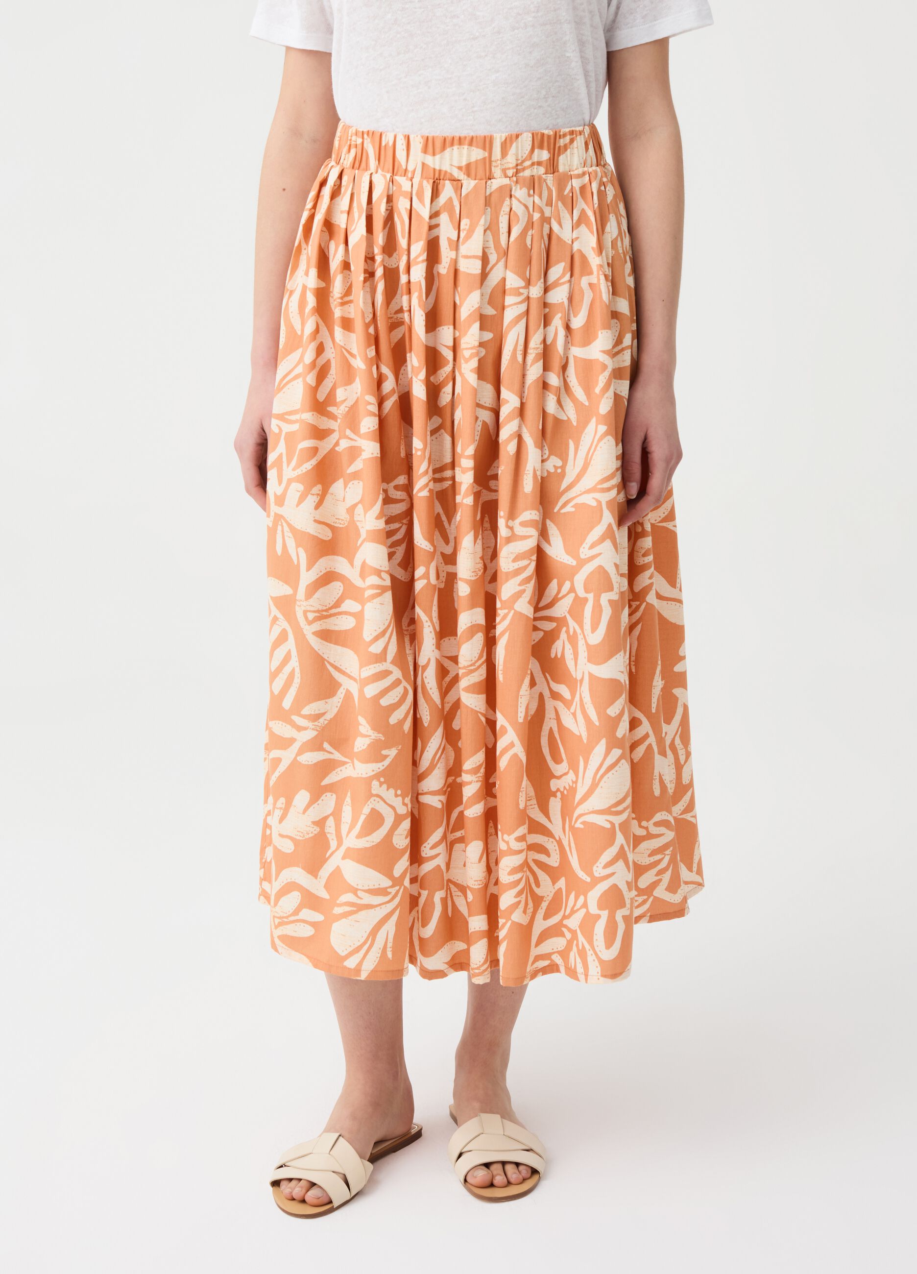 Long full skirt with pleating and print