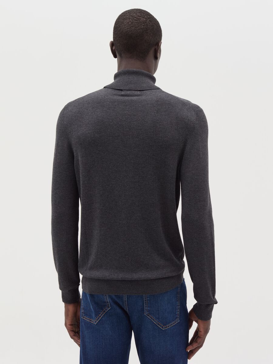 Pullover with high neck_2