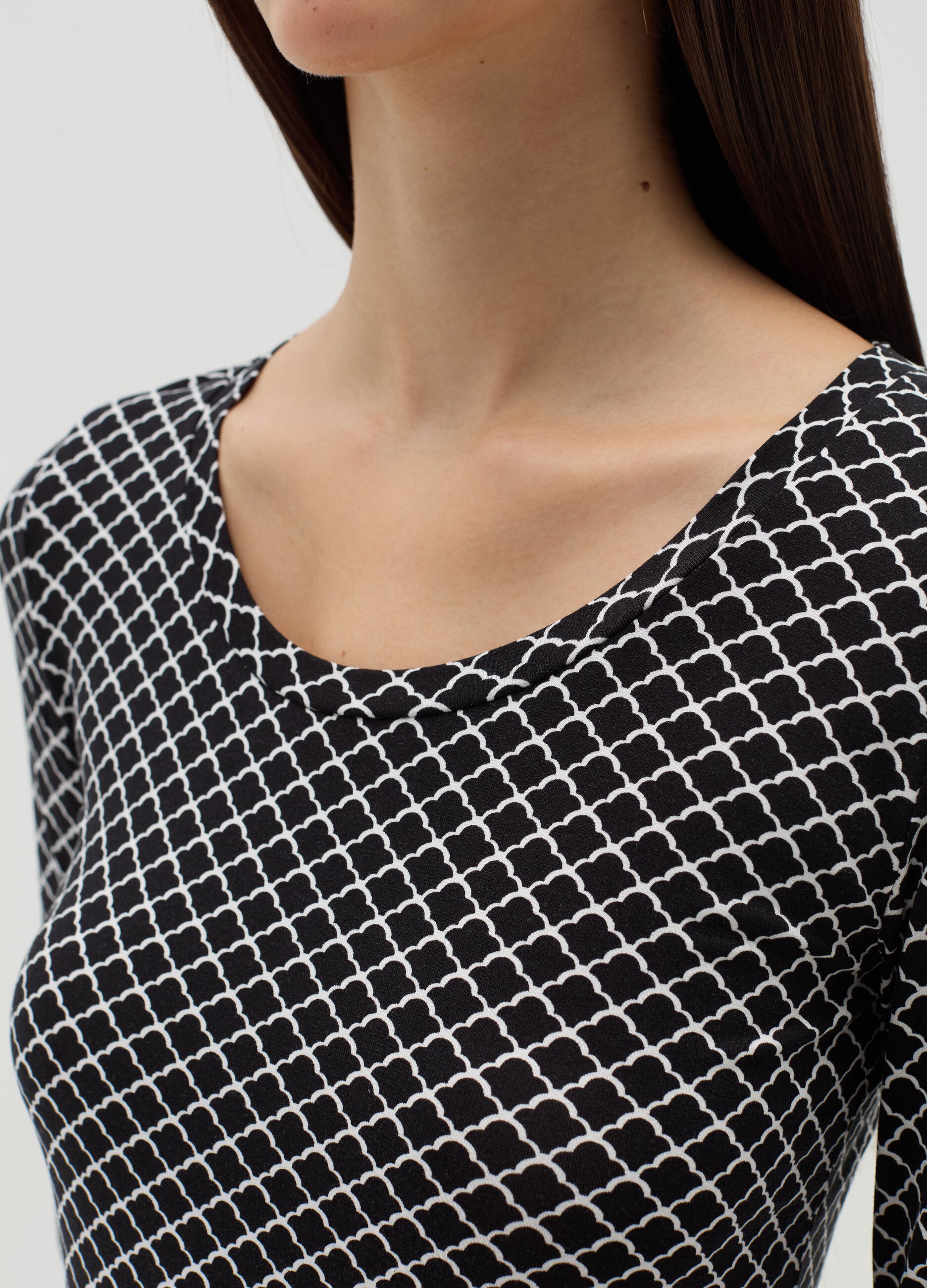 Patterned long-sleeved T-shirt