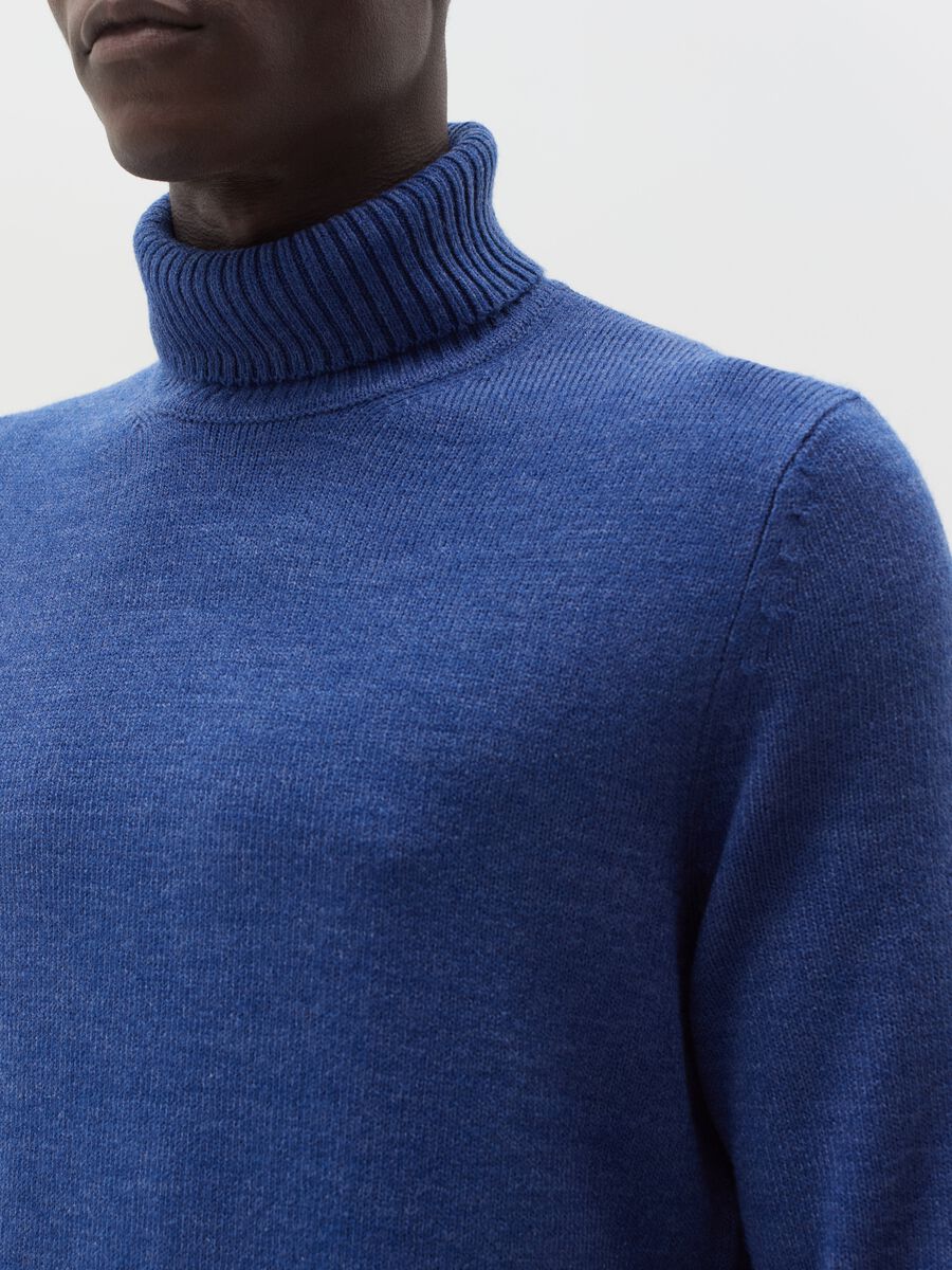 Pullover with high neck_3