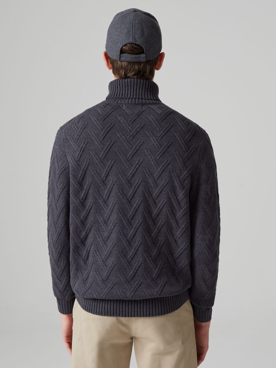 Turtle-neck herringbone pullover_2