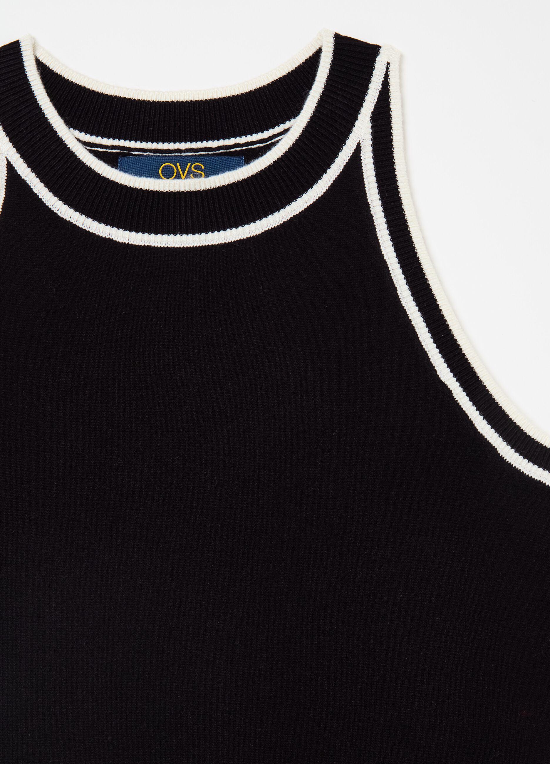 Tank top with contrasting edging