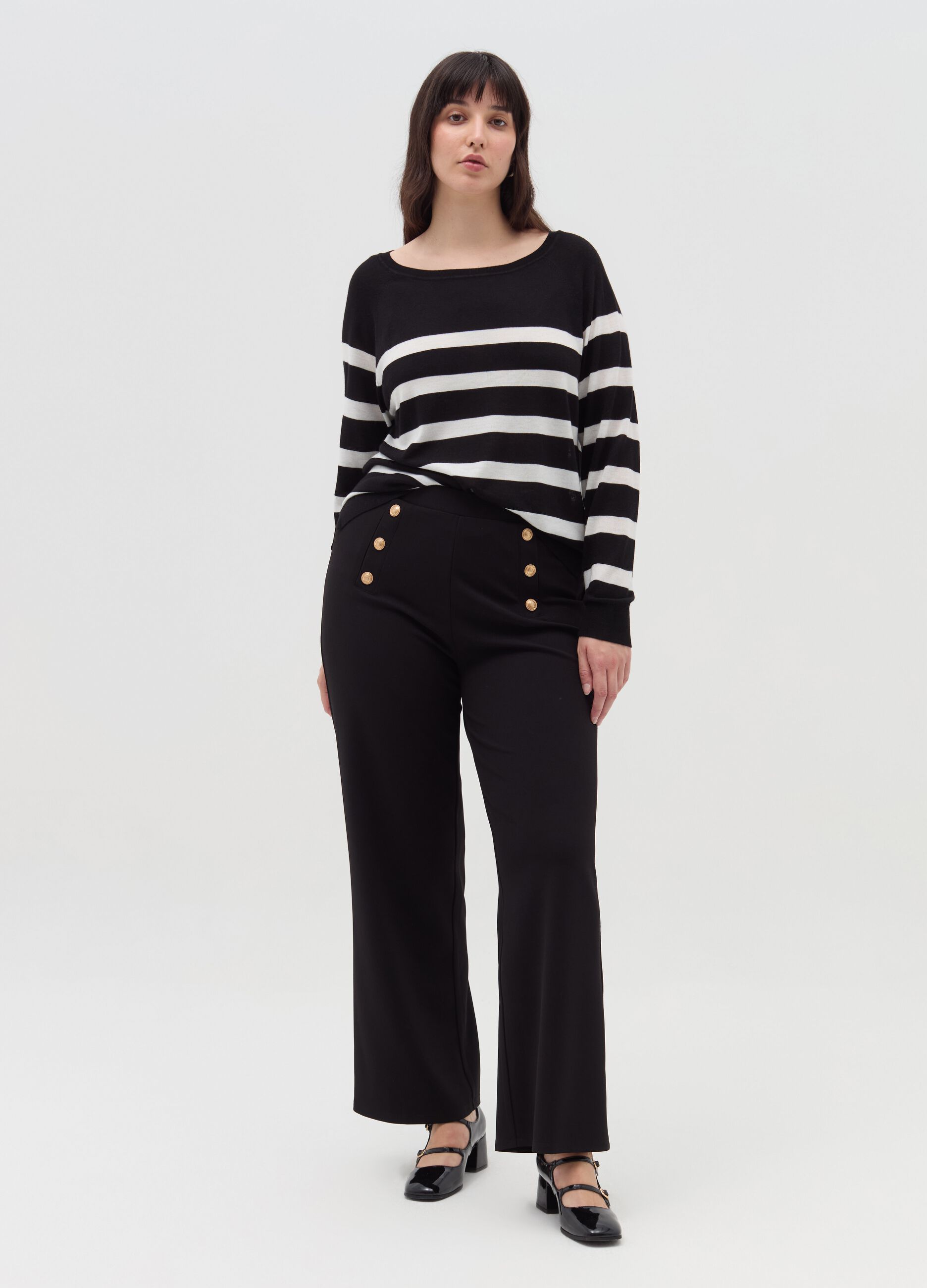 Wide trousers with buttons