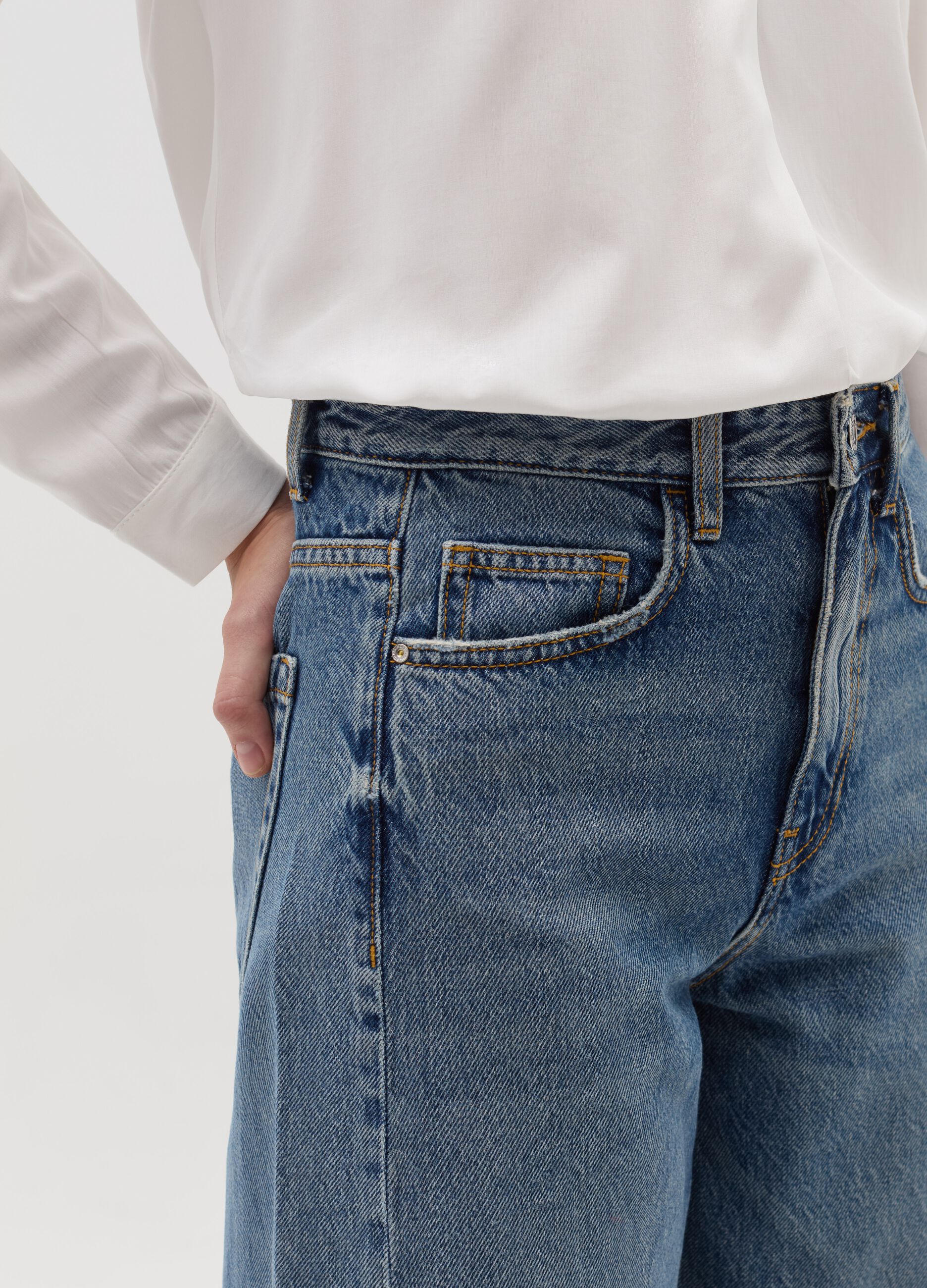 Wide-leg jeans with five pockets