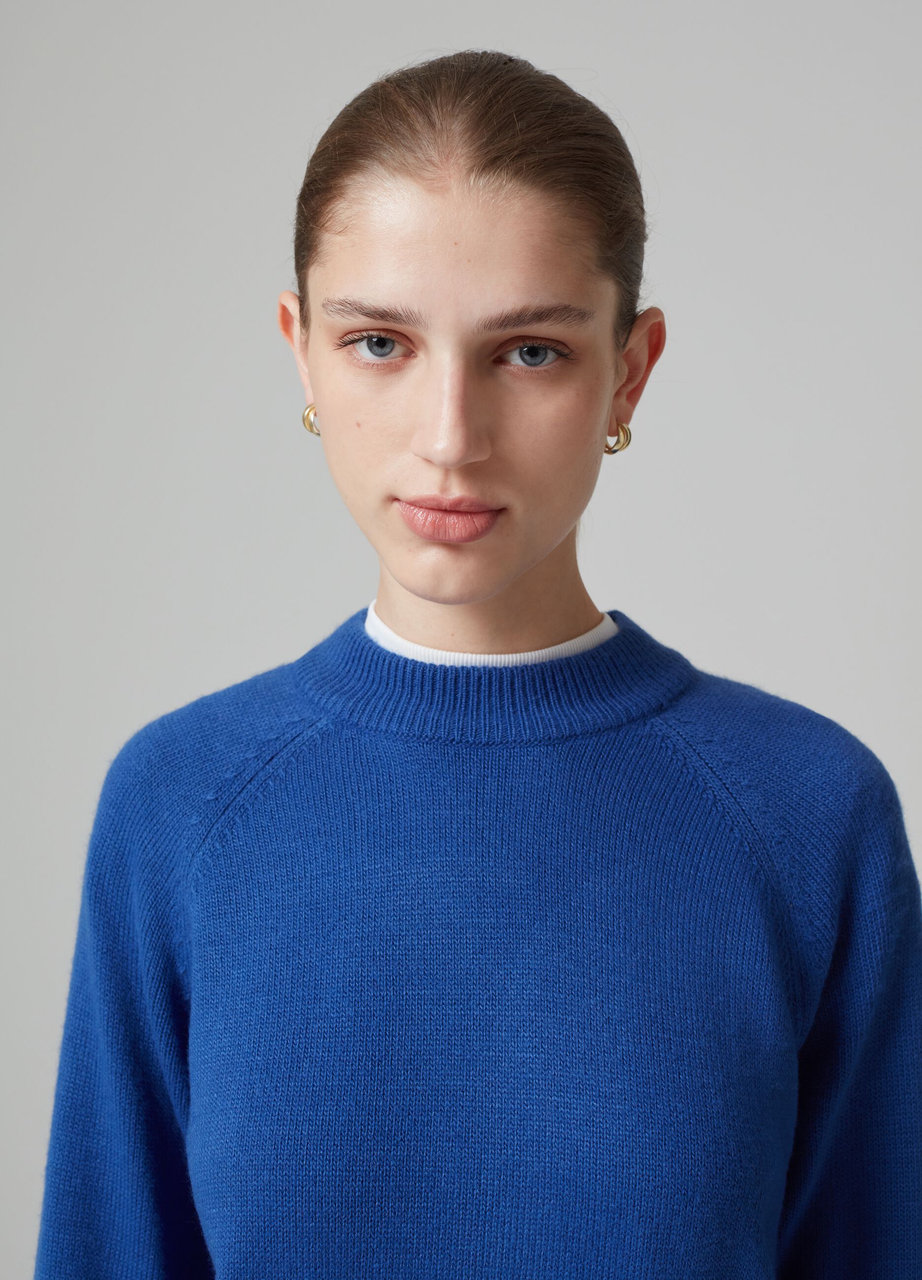 Pullover with raglan sleeves