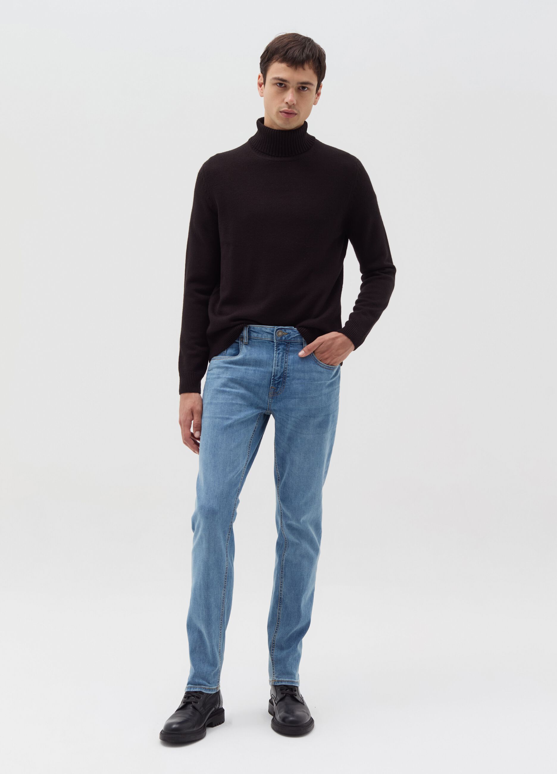 Skinny-fit stretch jeans with five pockets