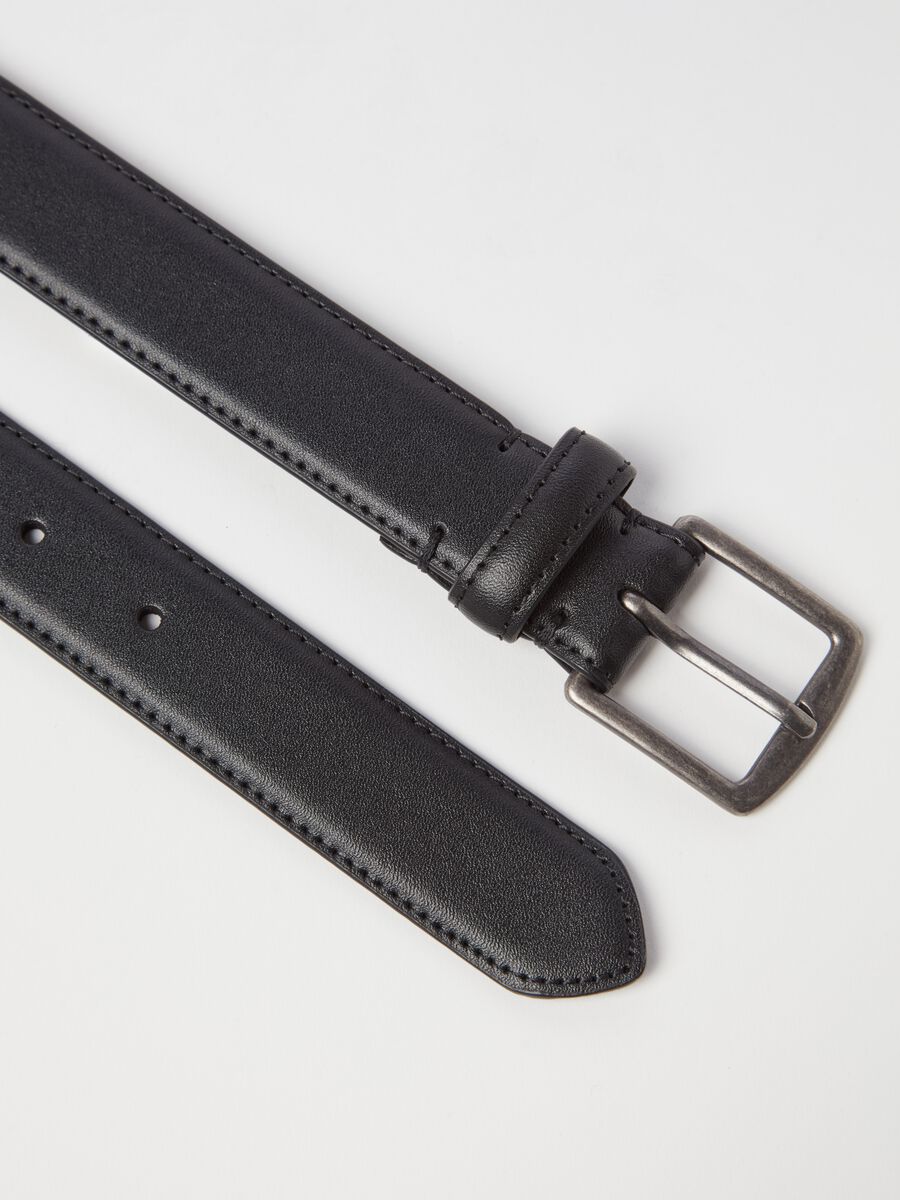 Contemporary leather belt with satin-effect buckle_1