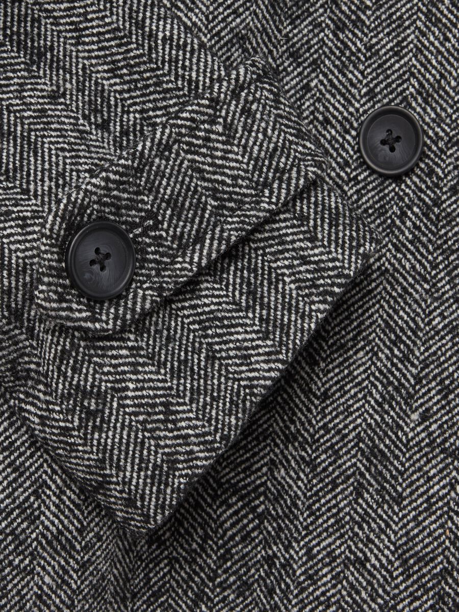 Double-breasted caban coat with herringbone design_5