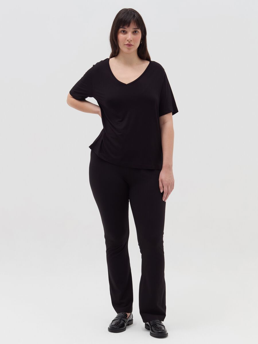 Curvy V-neck T-shirt_0