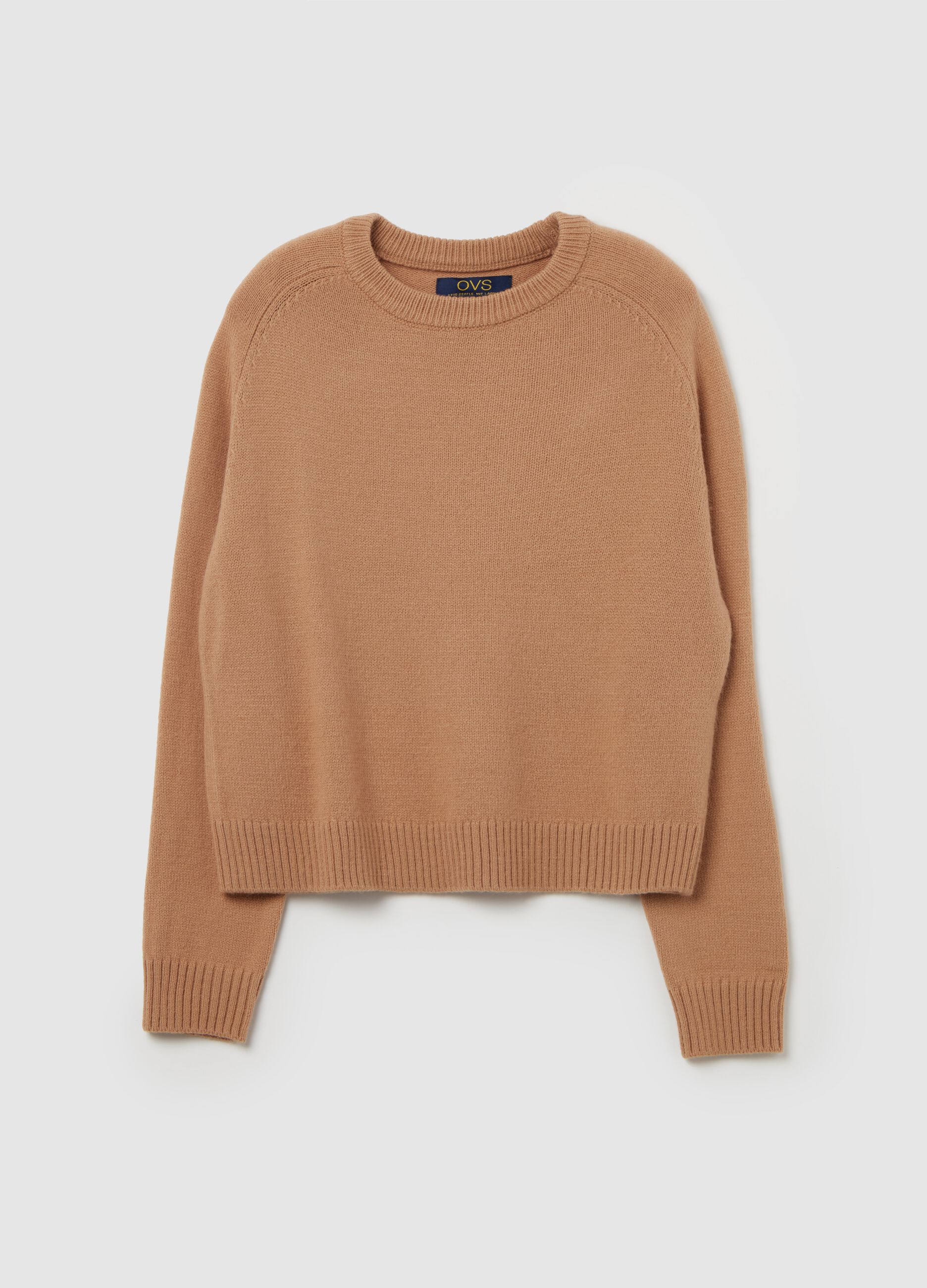 Pullover with raglan sleeves