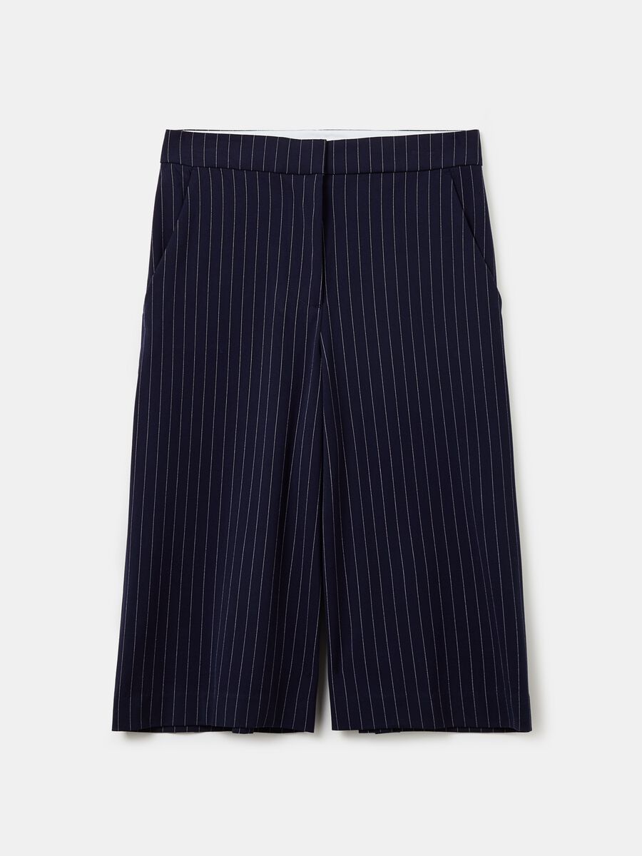 Pinstriped Bermuda shorts with pockets_4