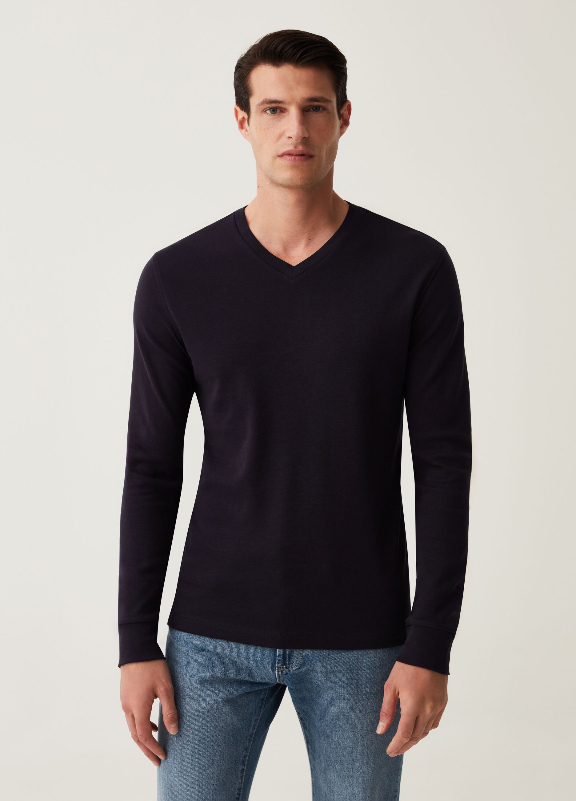 Long-sleeved T-shirt with V neck