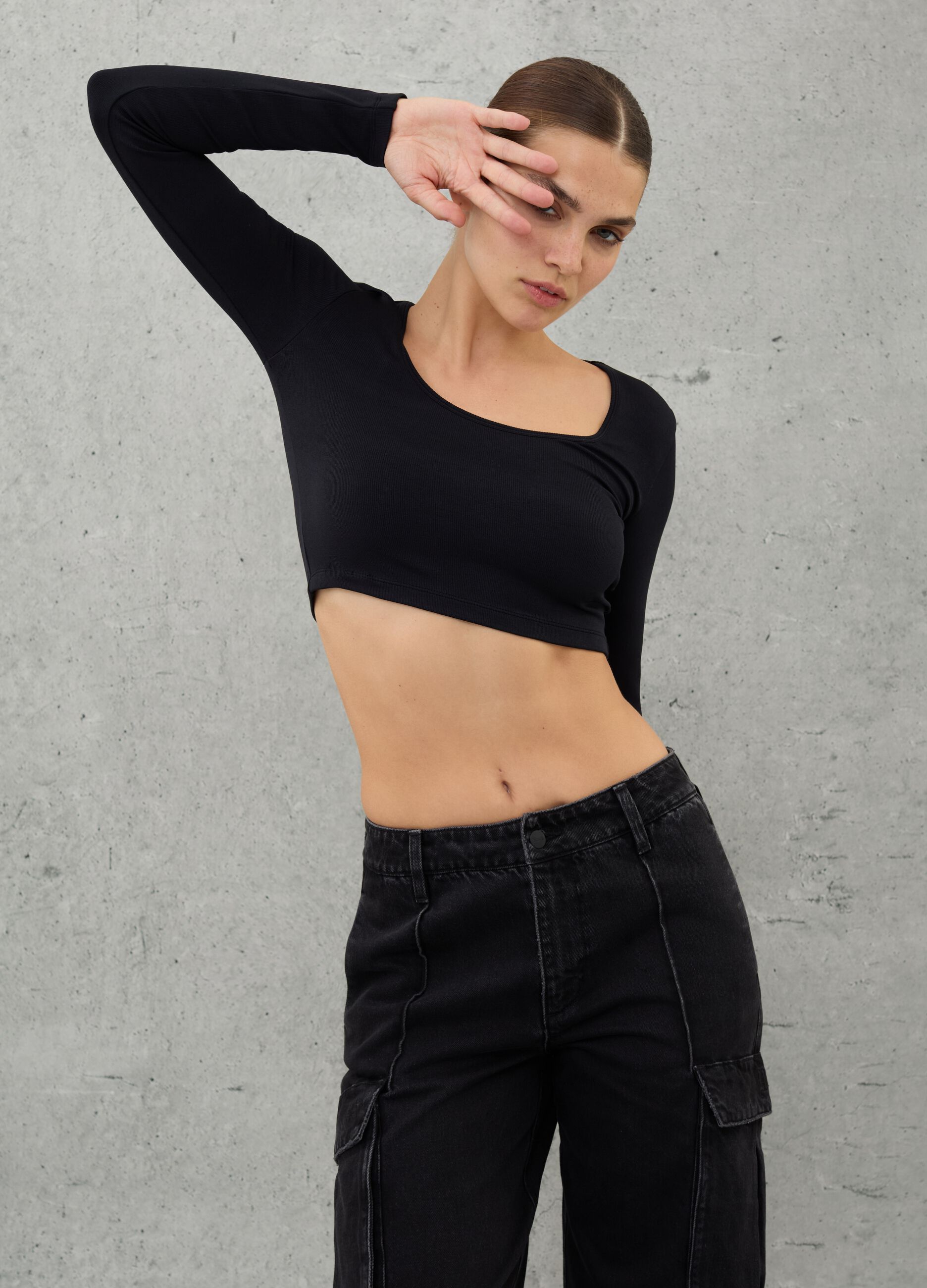 Cut Out Crop Longsleeve Black