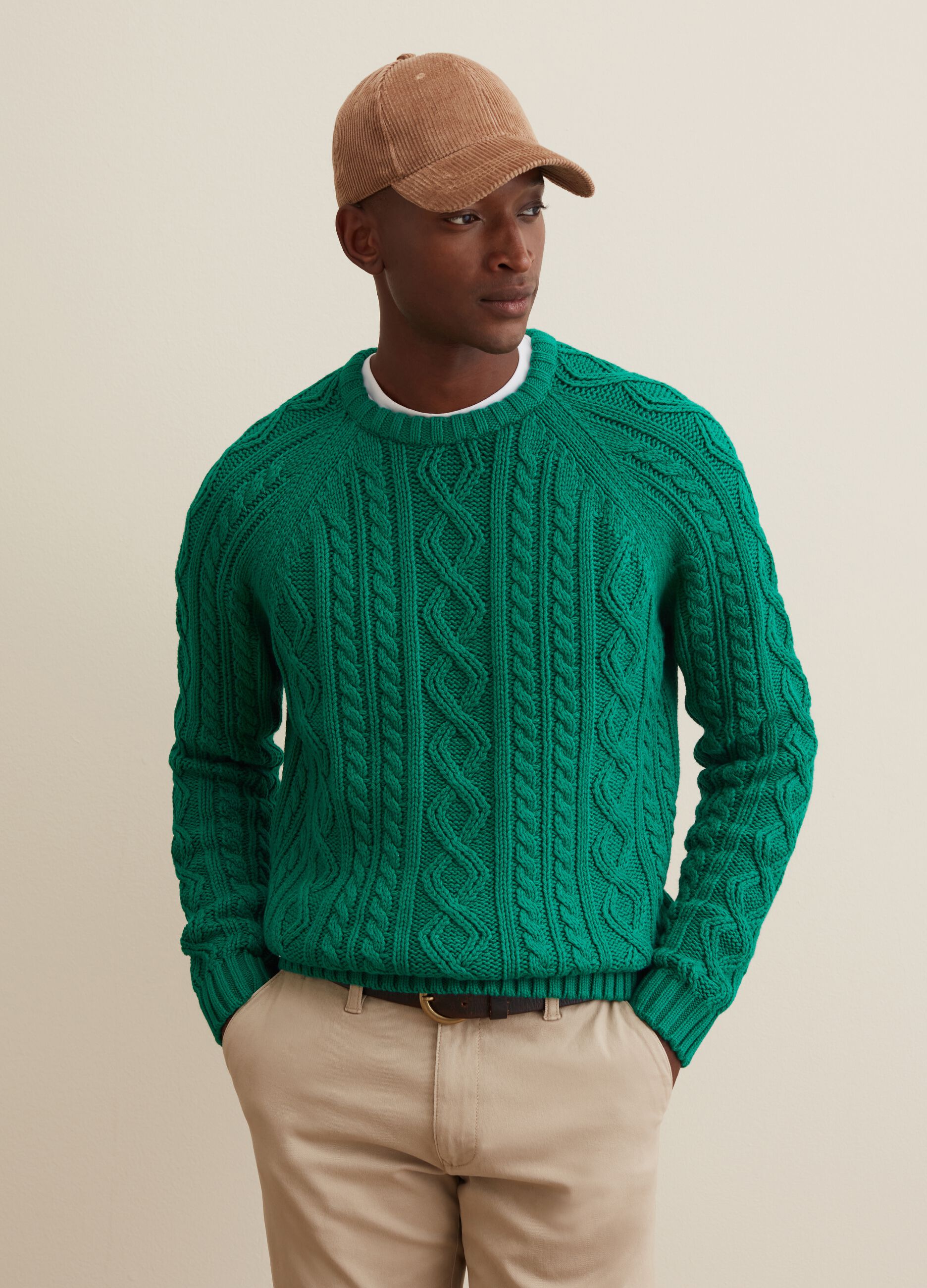 Pullover with raglan sleeves