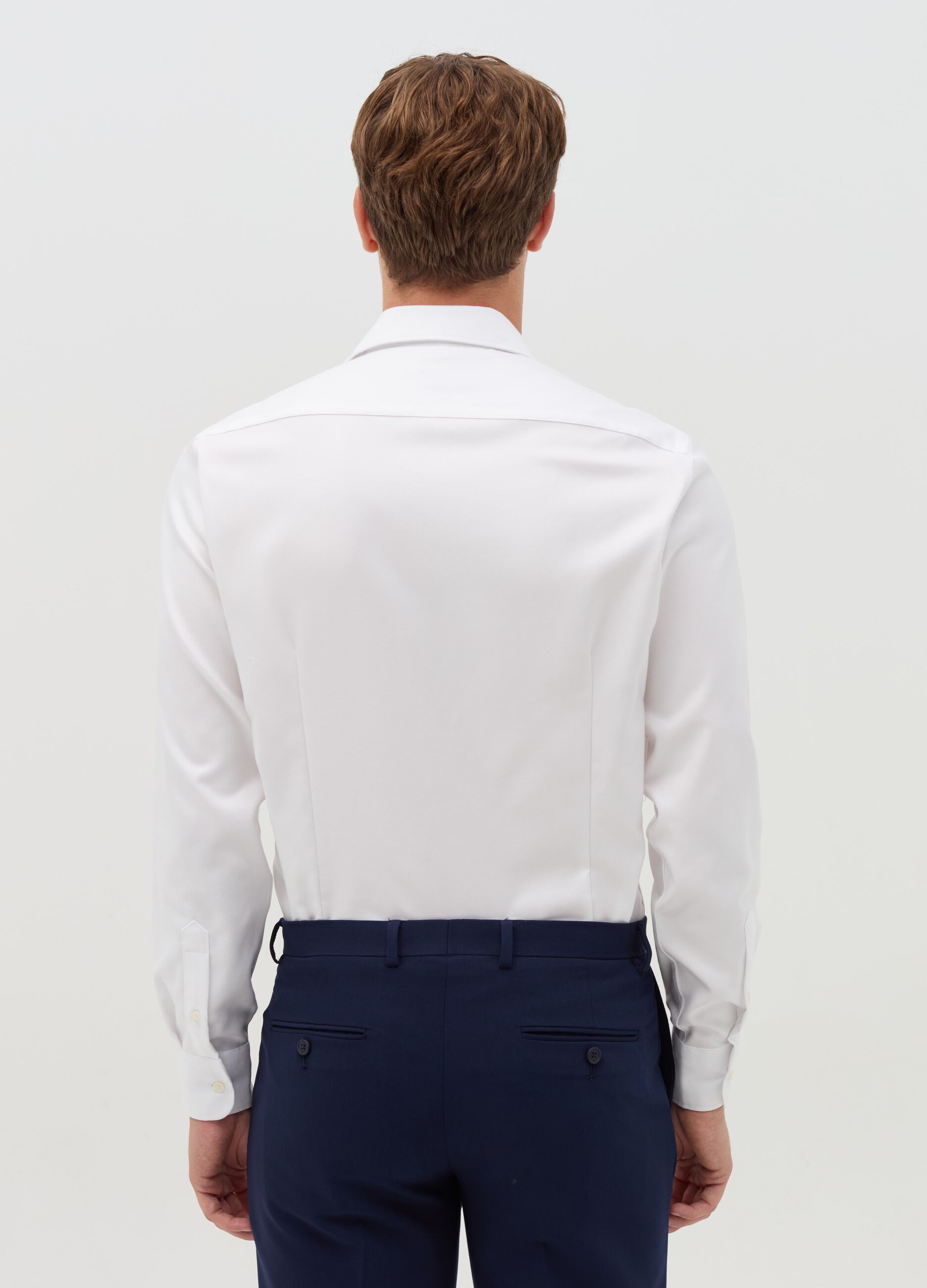 Slim-fit shirt with cut-away collar