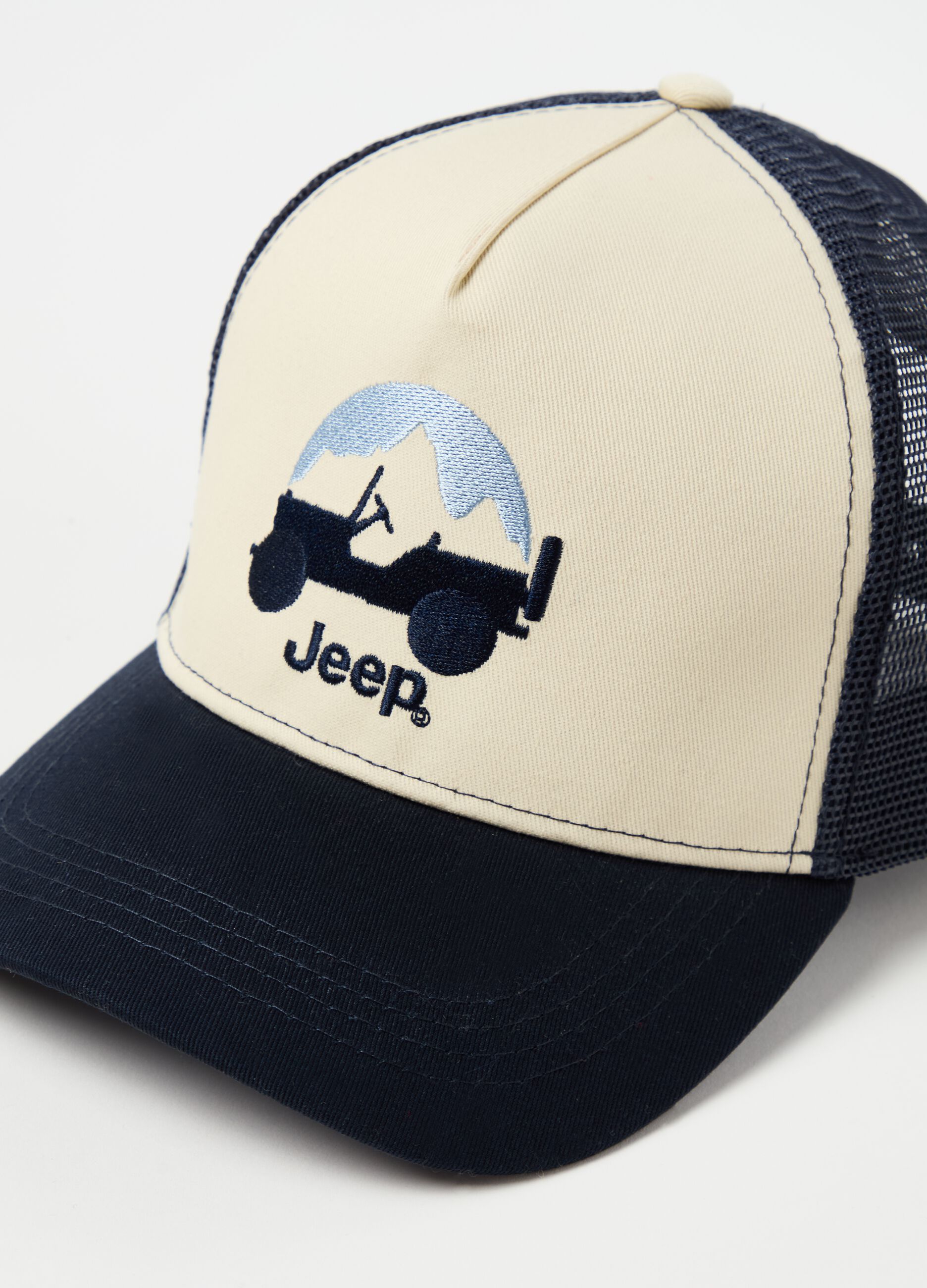 Baseball cap with Jeep embroidery