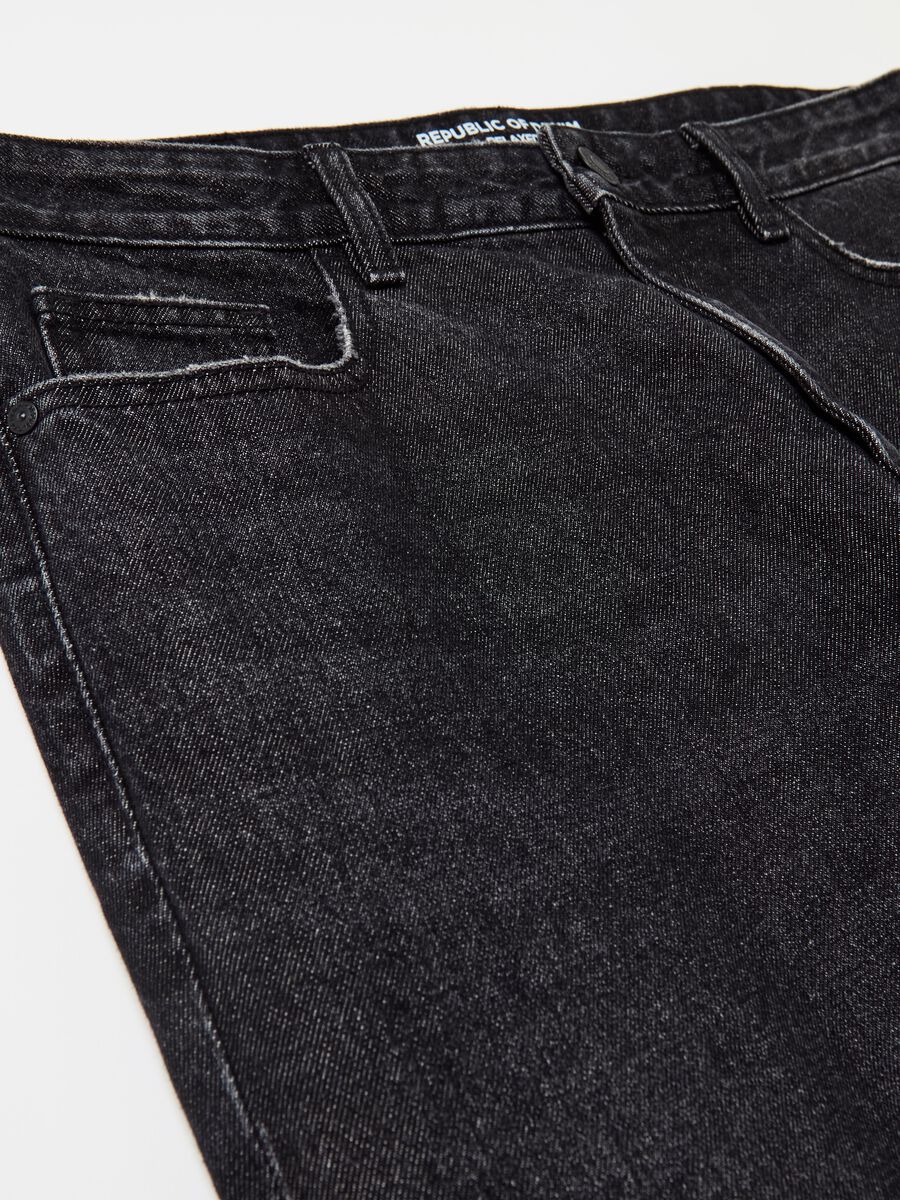 Relaxed-fit jeans with five pockets_5