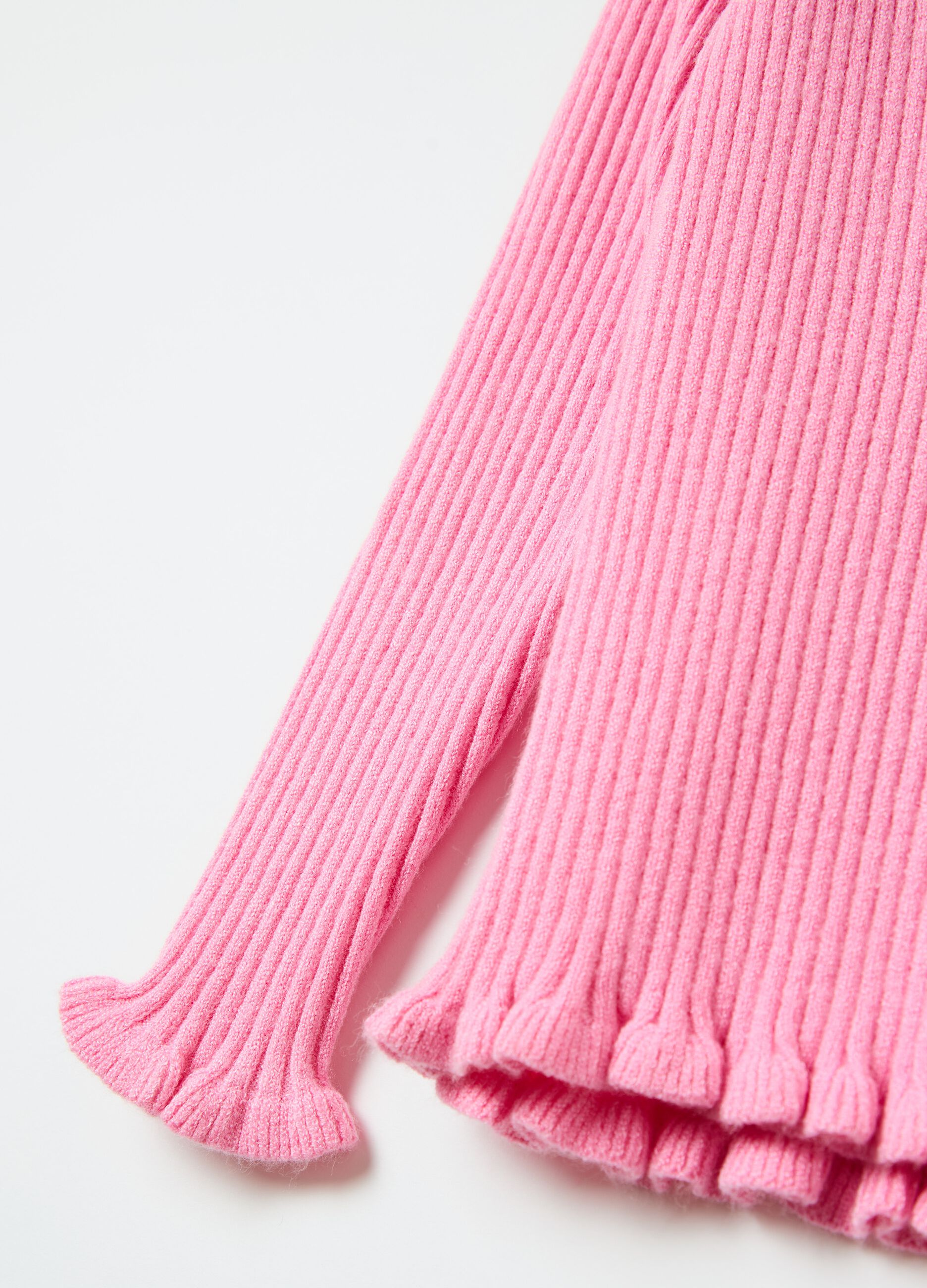 Ribbed pullover with frills