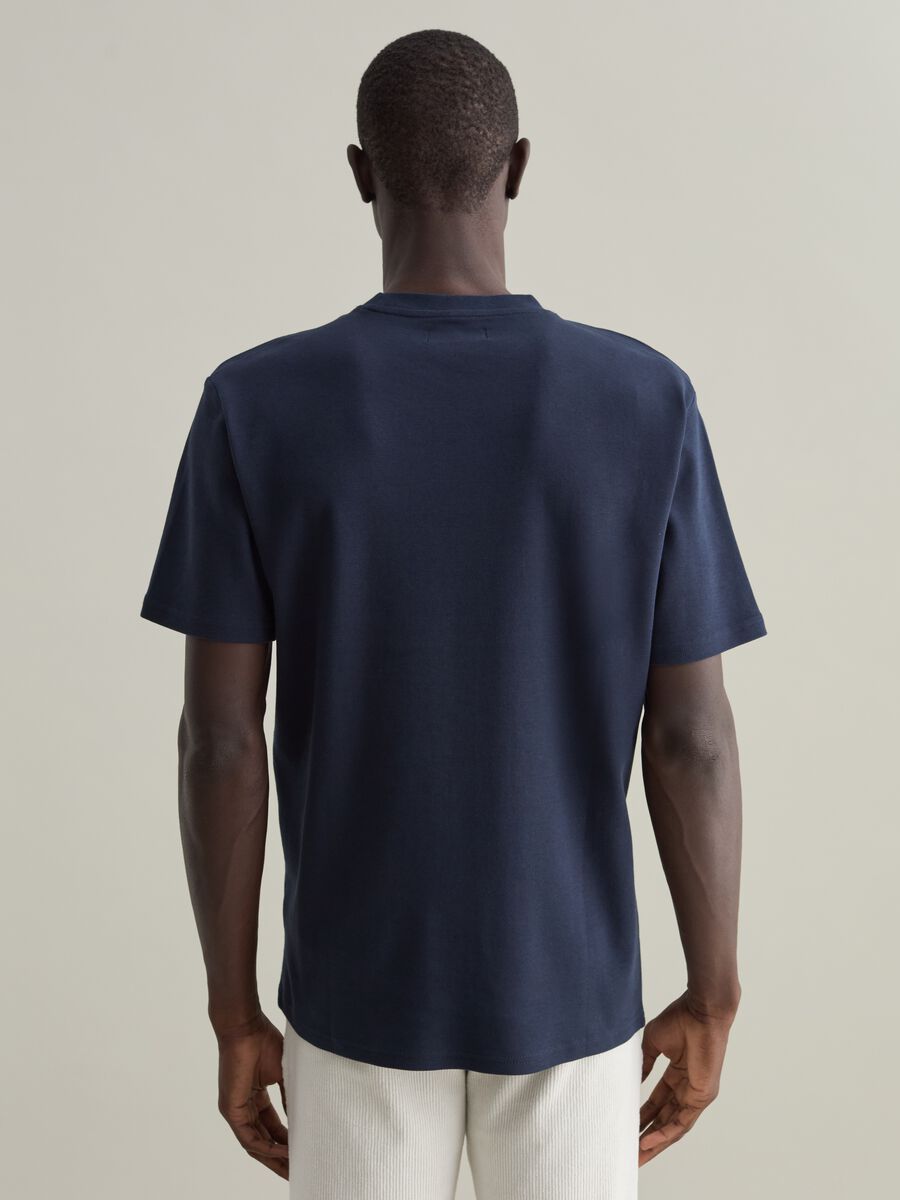 Contemporary T-shirt in cotton with round neck_3