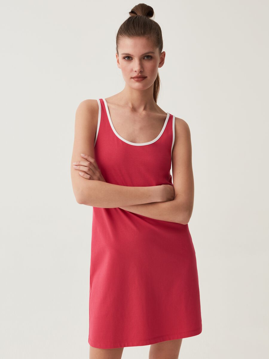 Sleeveless dress with contrasting colour trims_0