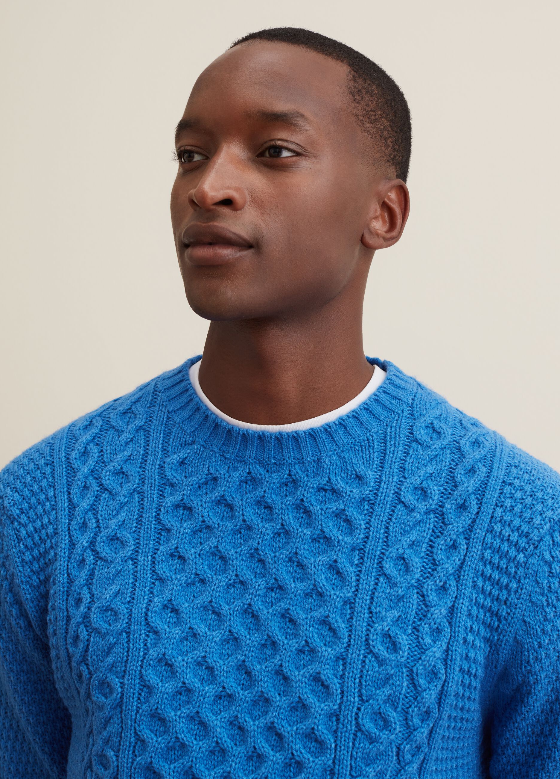 Pullover with round neck