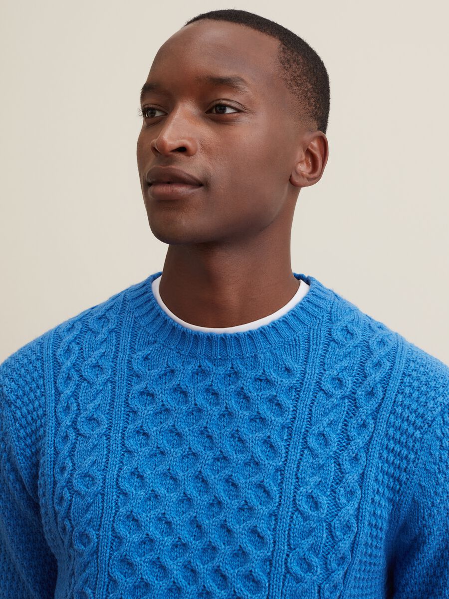Pullover with round neck_0