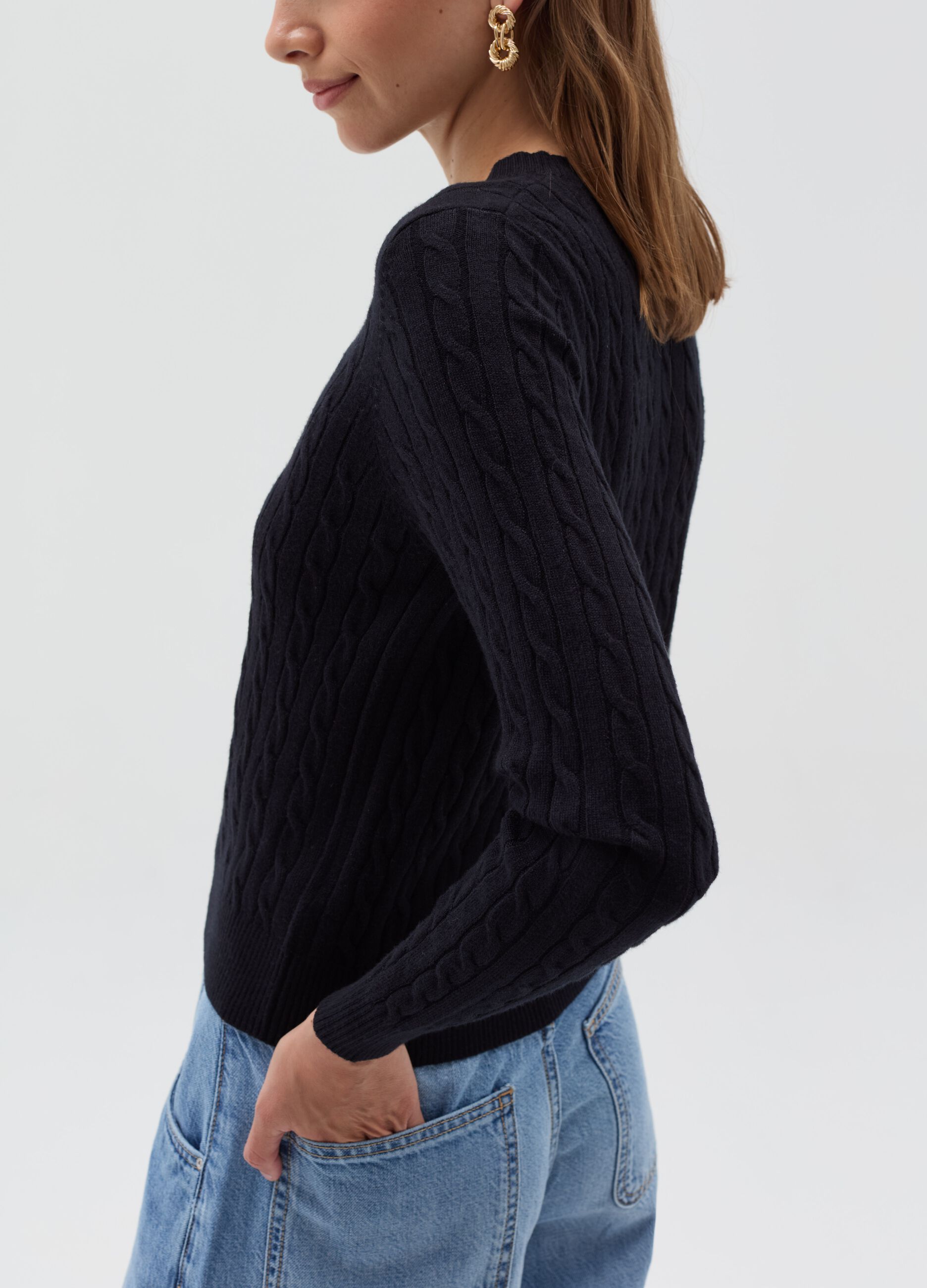 Ribbed pullover with cable-knit design