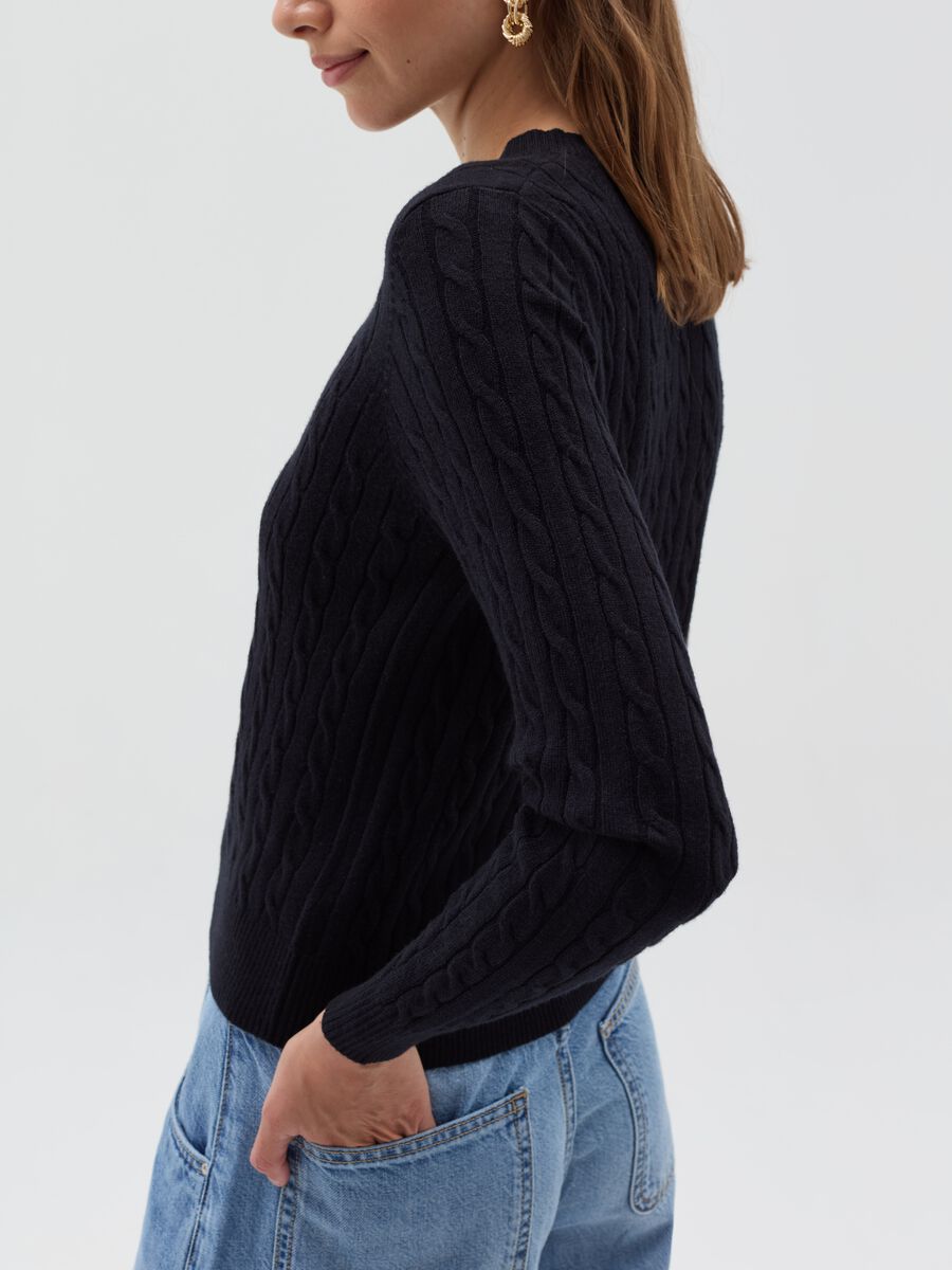 Ribbed pullover with cable-knit design_0