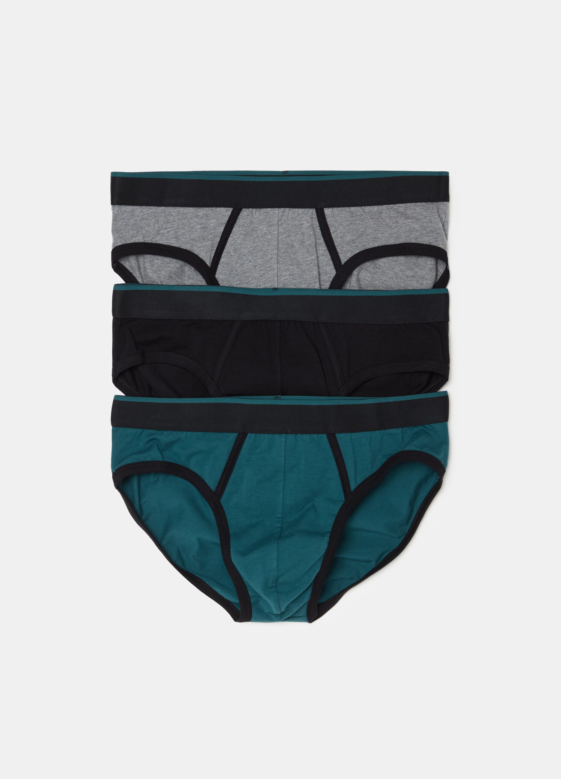 Three-pack briefs with contrasting piping